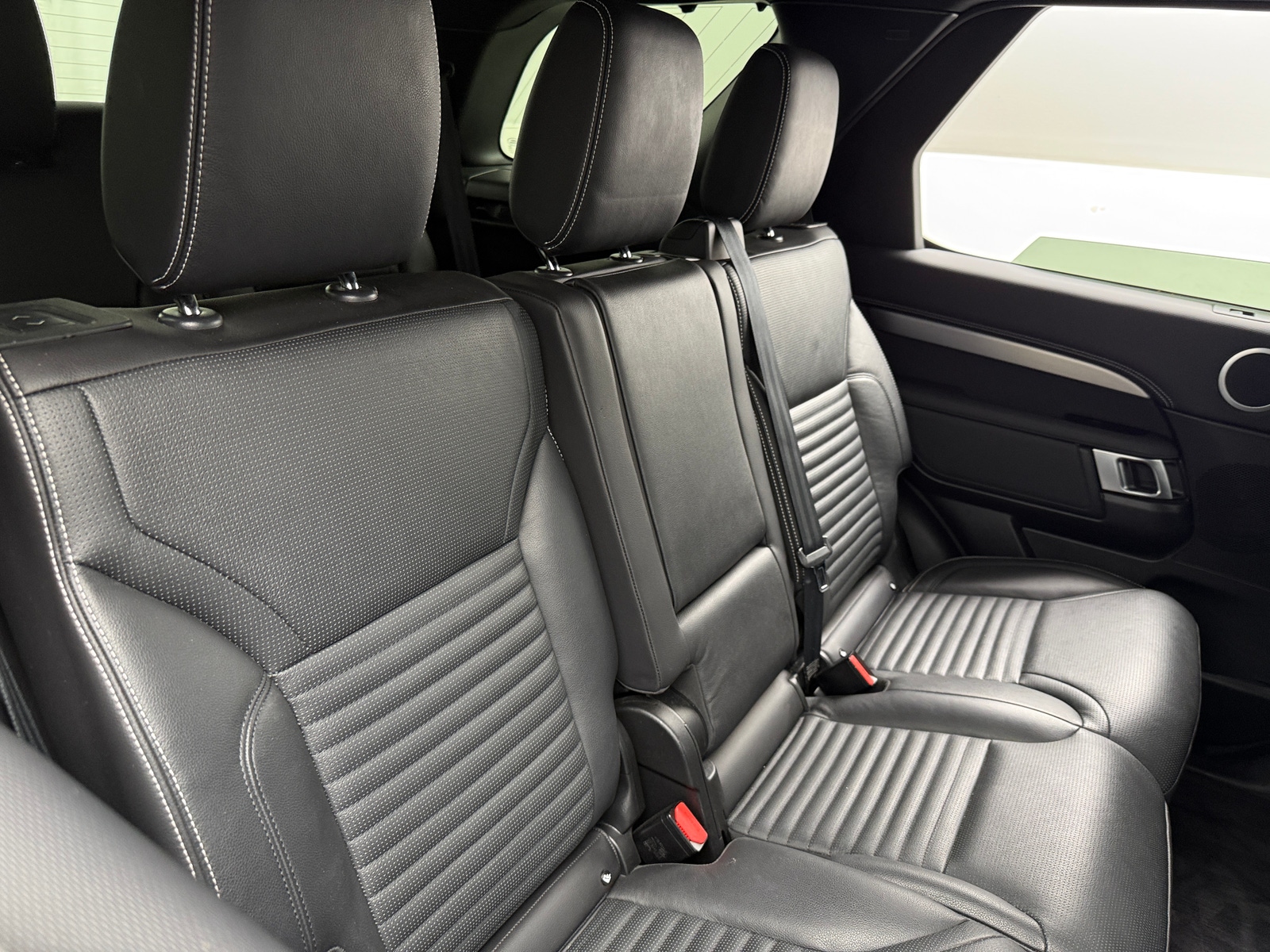 Thumbnail: 2021 Land Rover Discovery - 5