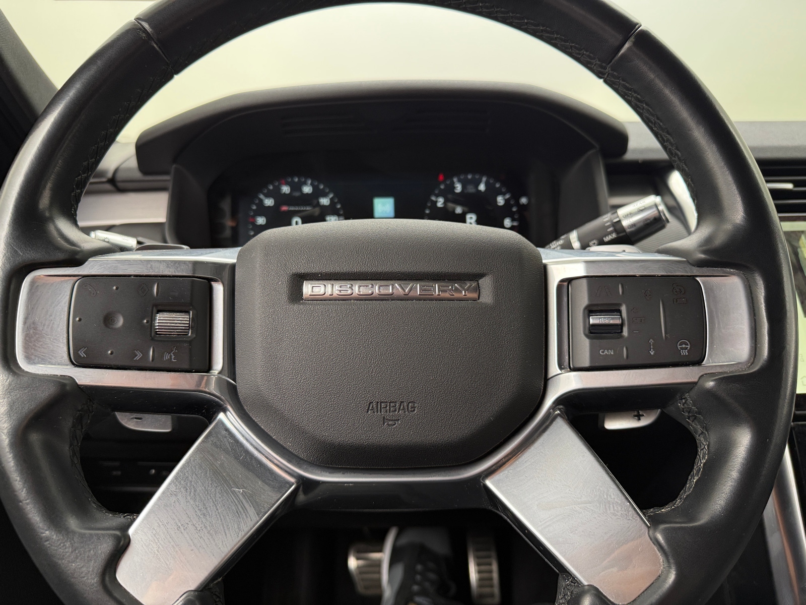 Thumbnail: 2021 Land Rover Discovery - 4