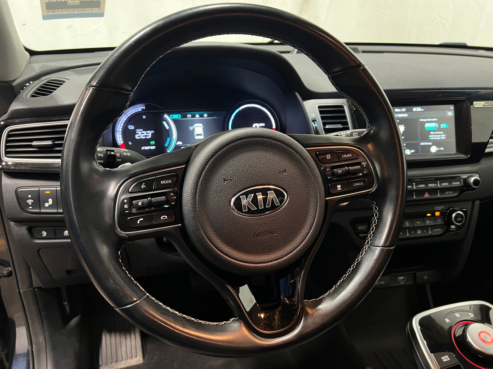 Thumbnail: 2019 Kia Niro - 4