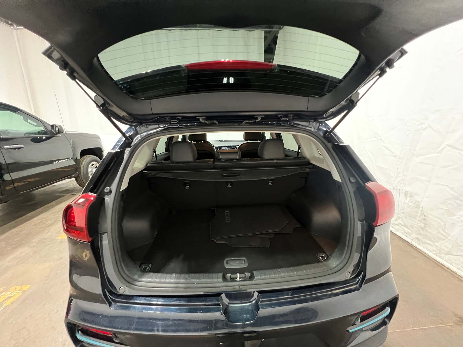 Thumbnail: 2019 Kia Niro - 6