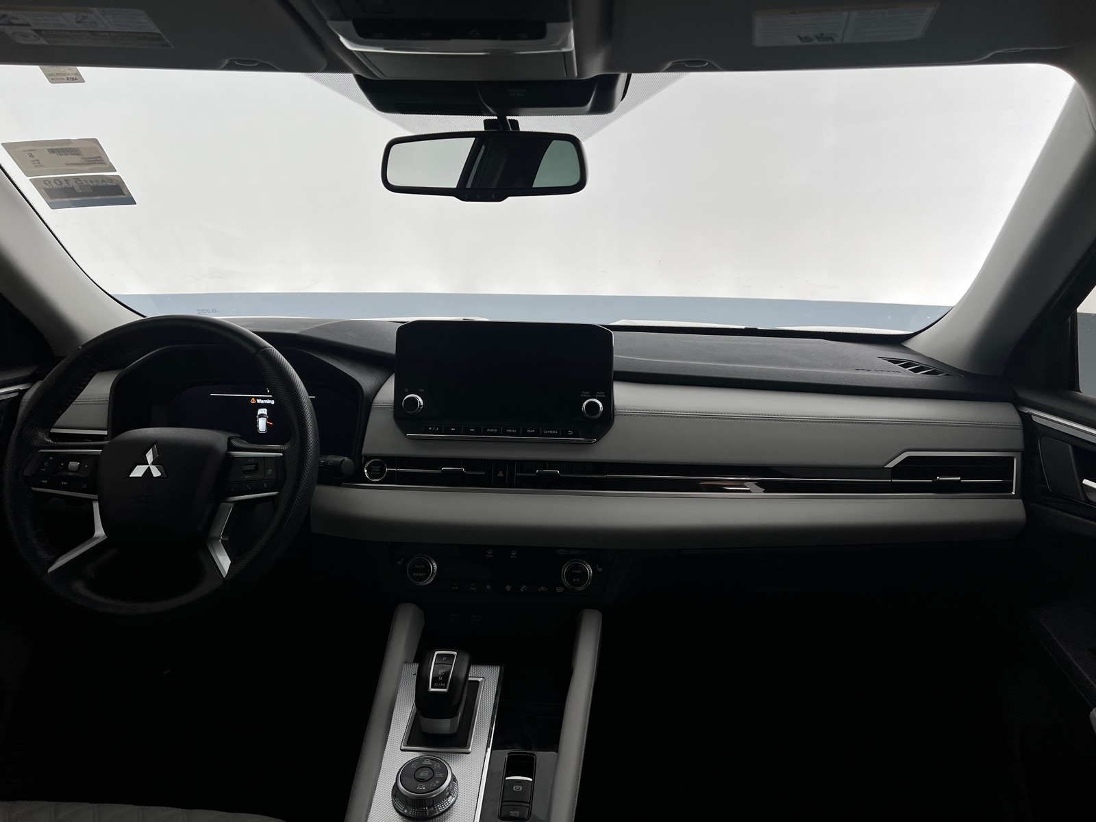 Thumbnail: 2023 Mitsubishi Outlander - 2