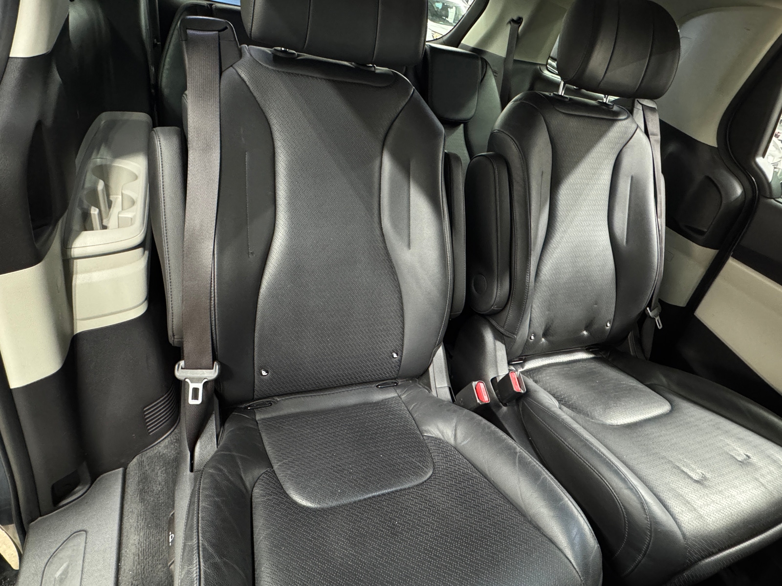 Thumbnail: 2022 Kia Carnival - 5