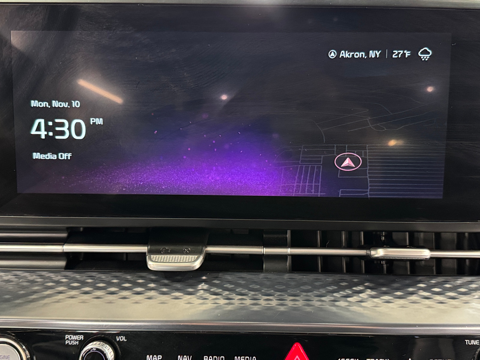 Thumbnail: 2022 Kia Carnival - 3