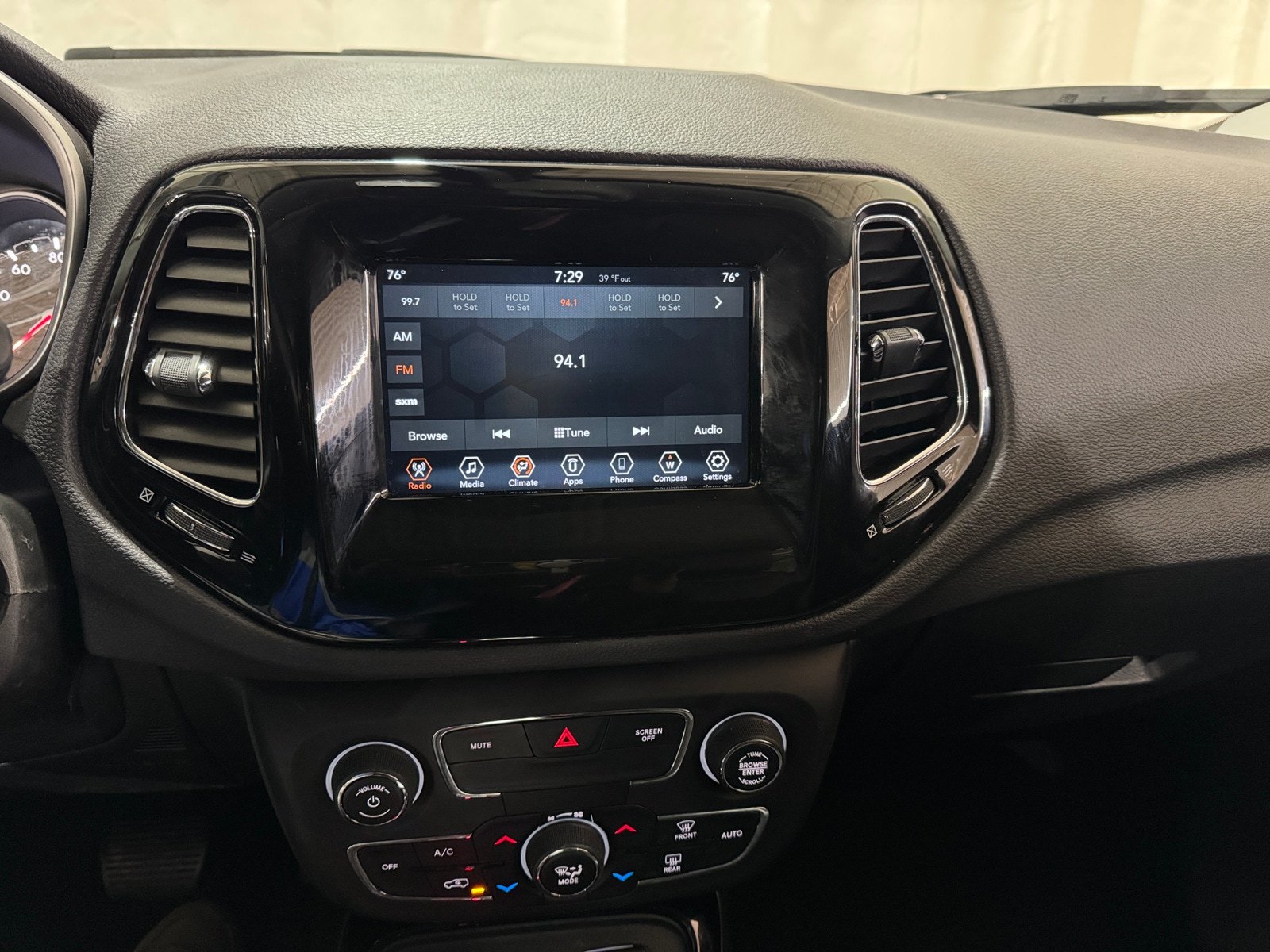 Thumbnail: 2020 Jeep Compass - 4