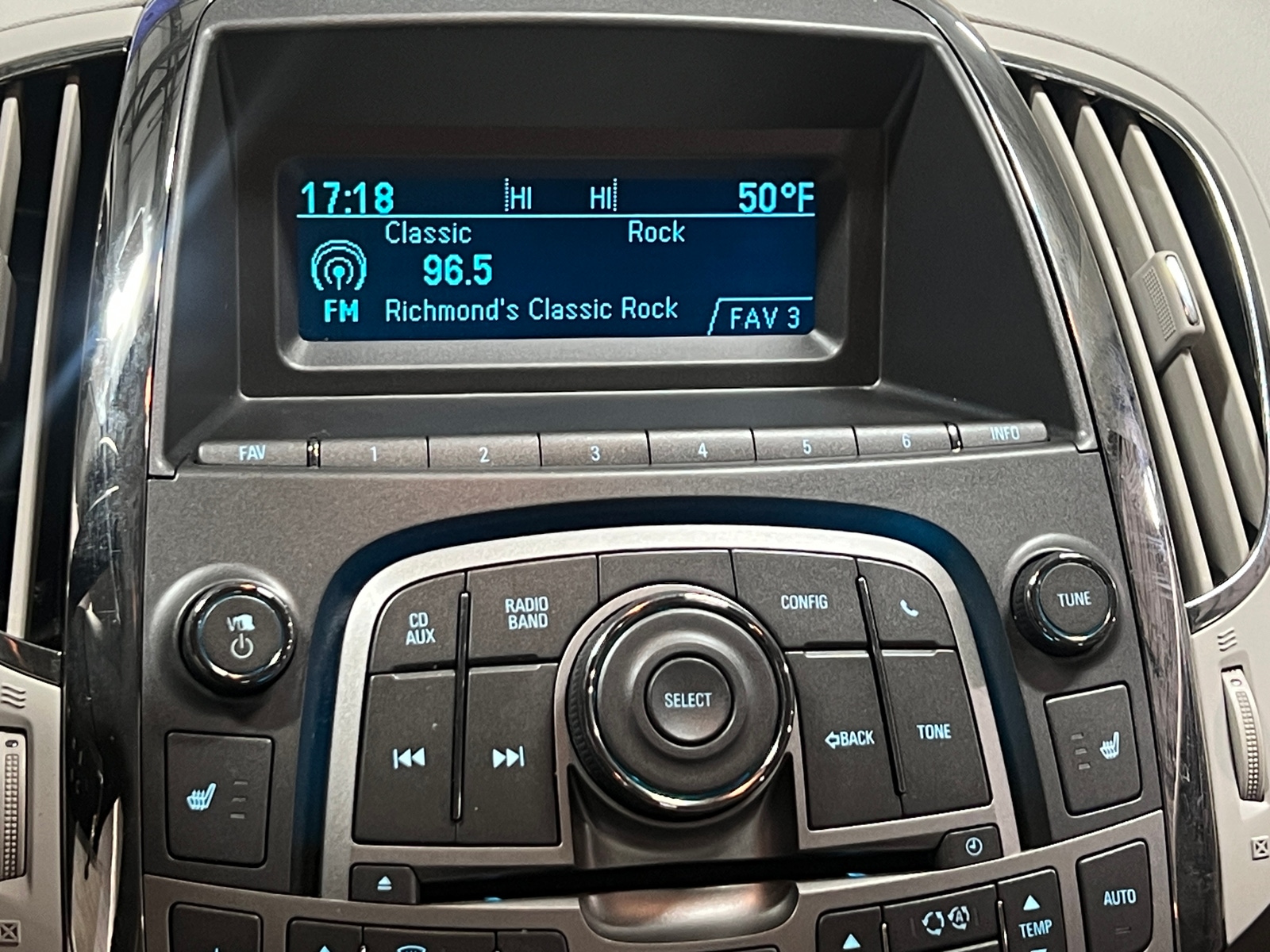 Thumbnail: 2010 Buick LaCrosse - 3