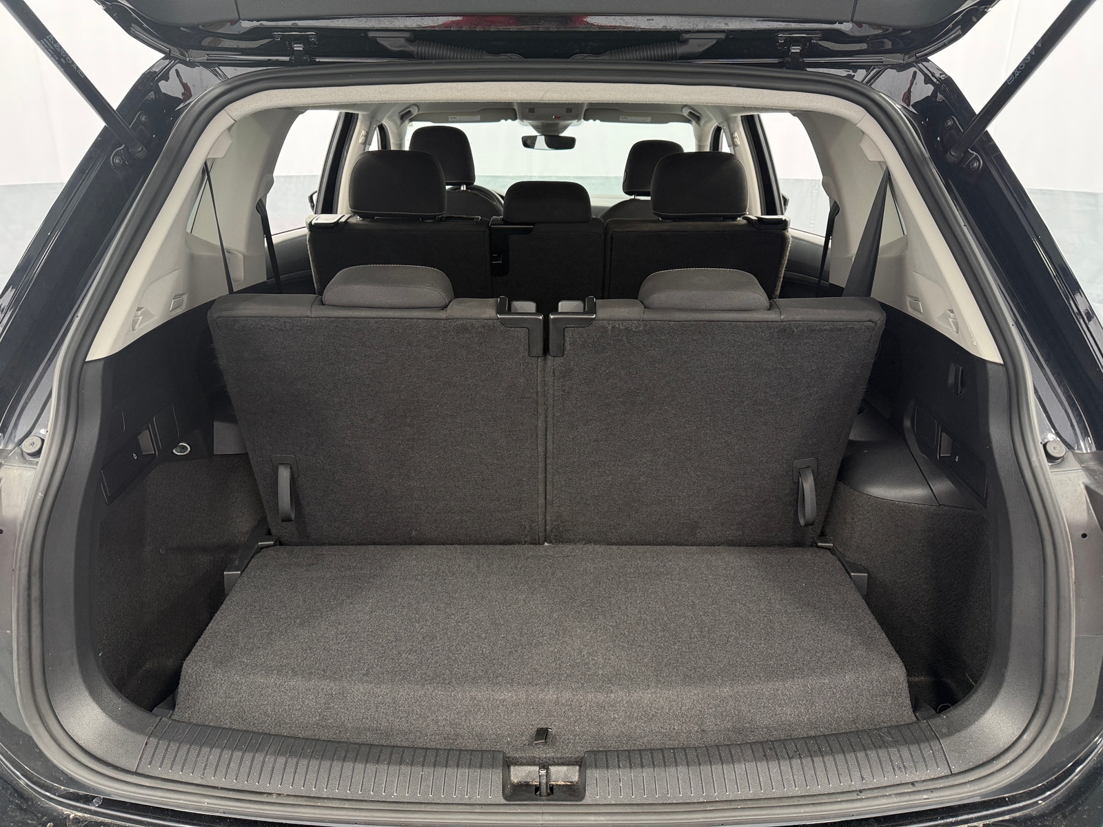 Thumbnail: 2024 Volkswagen Tiguan - 7