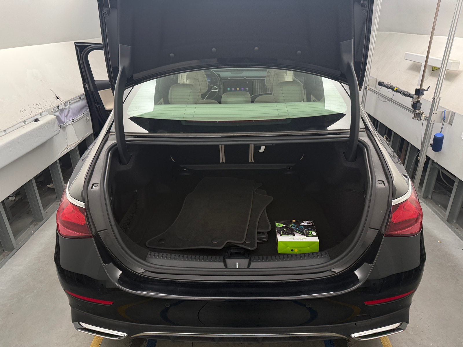 Thumbnail: 2025 Mercedes-Benz E-Class - 6