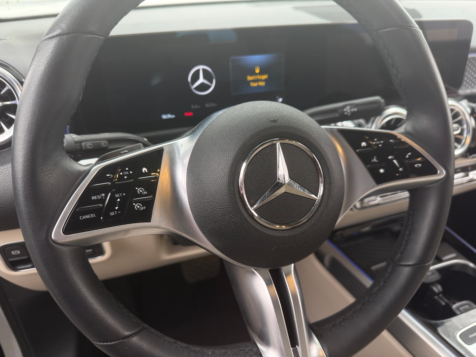 Thumbnail: 2025 Mercedes-Benz GLB - 4