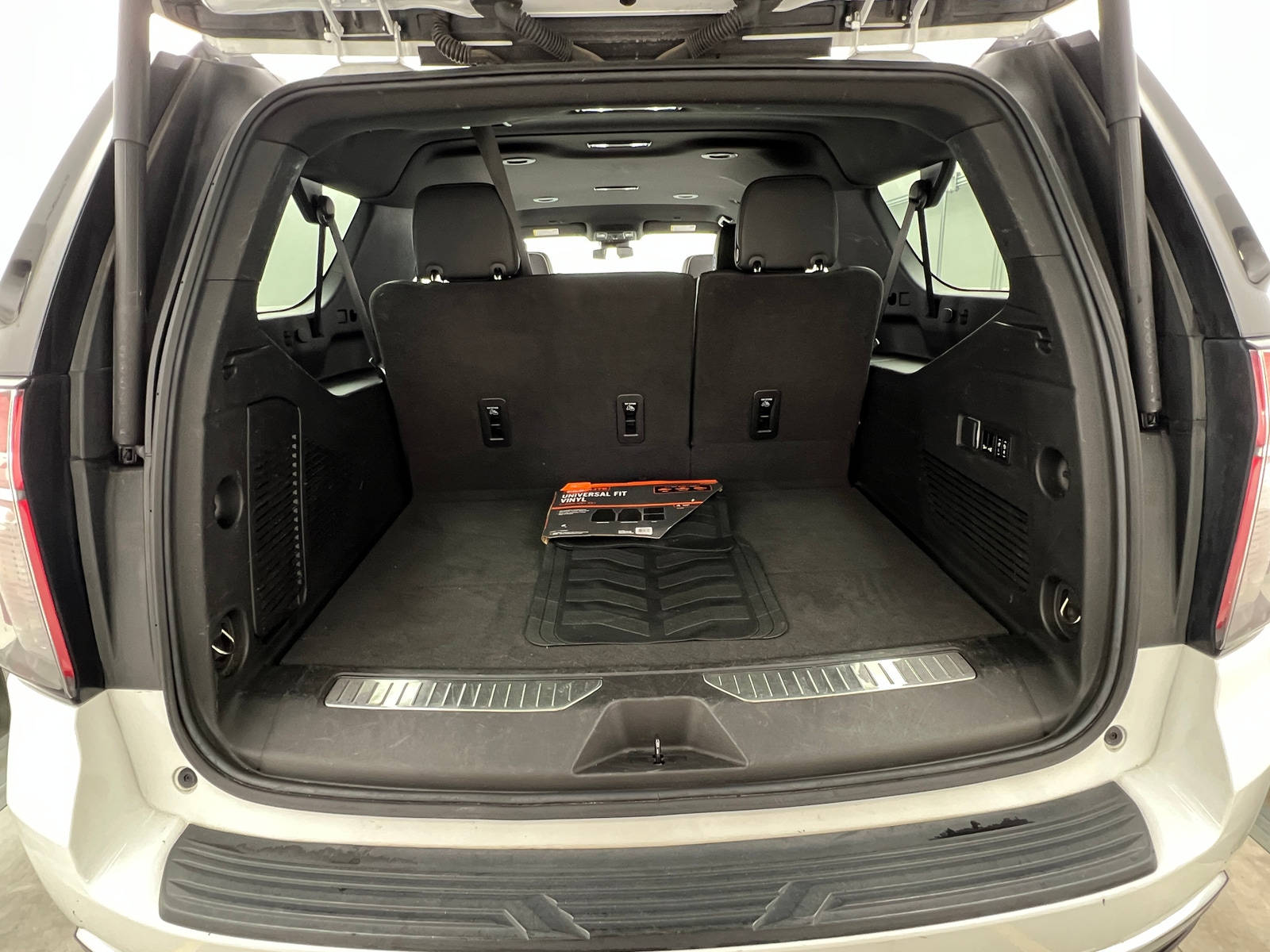 Thumbnail: 2023 Chevrolet Suburban - 6