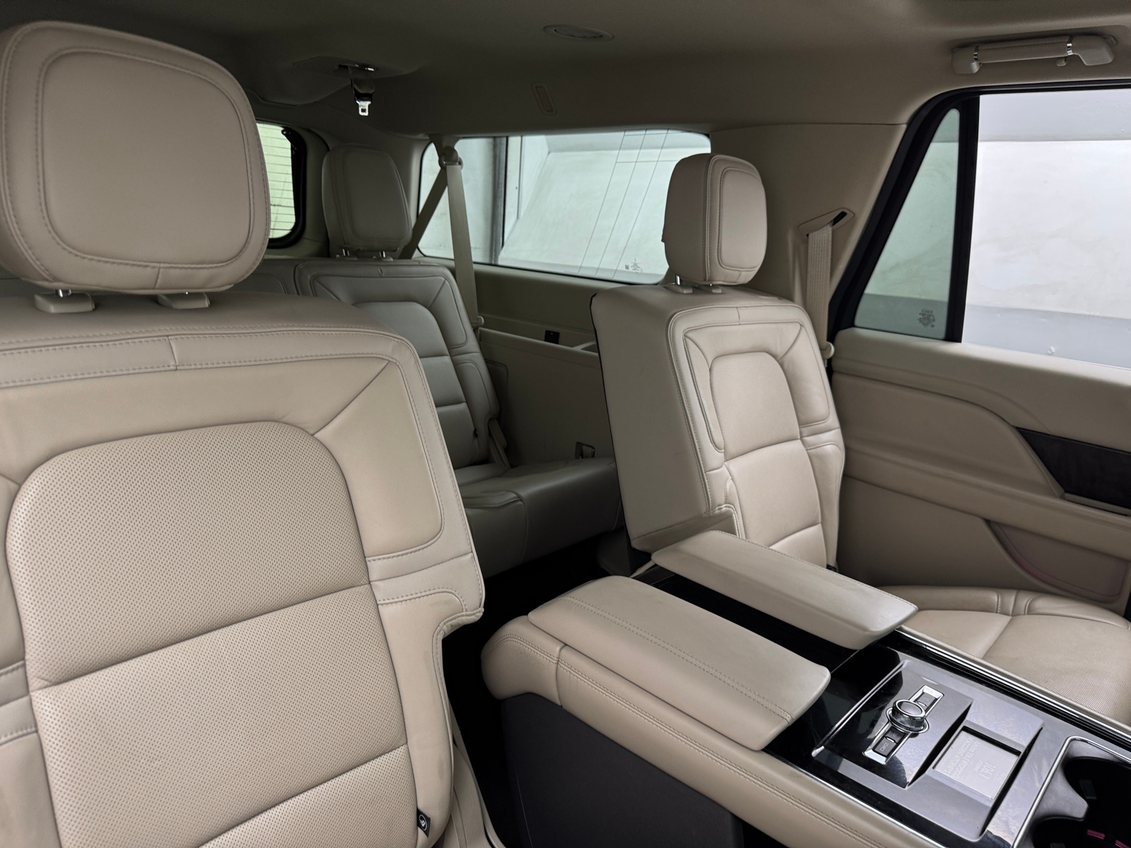 Thumbnail: 2018 Lincoln Navigator L - 5