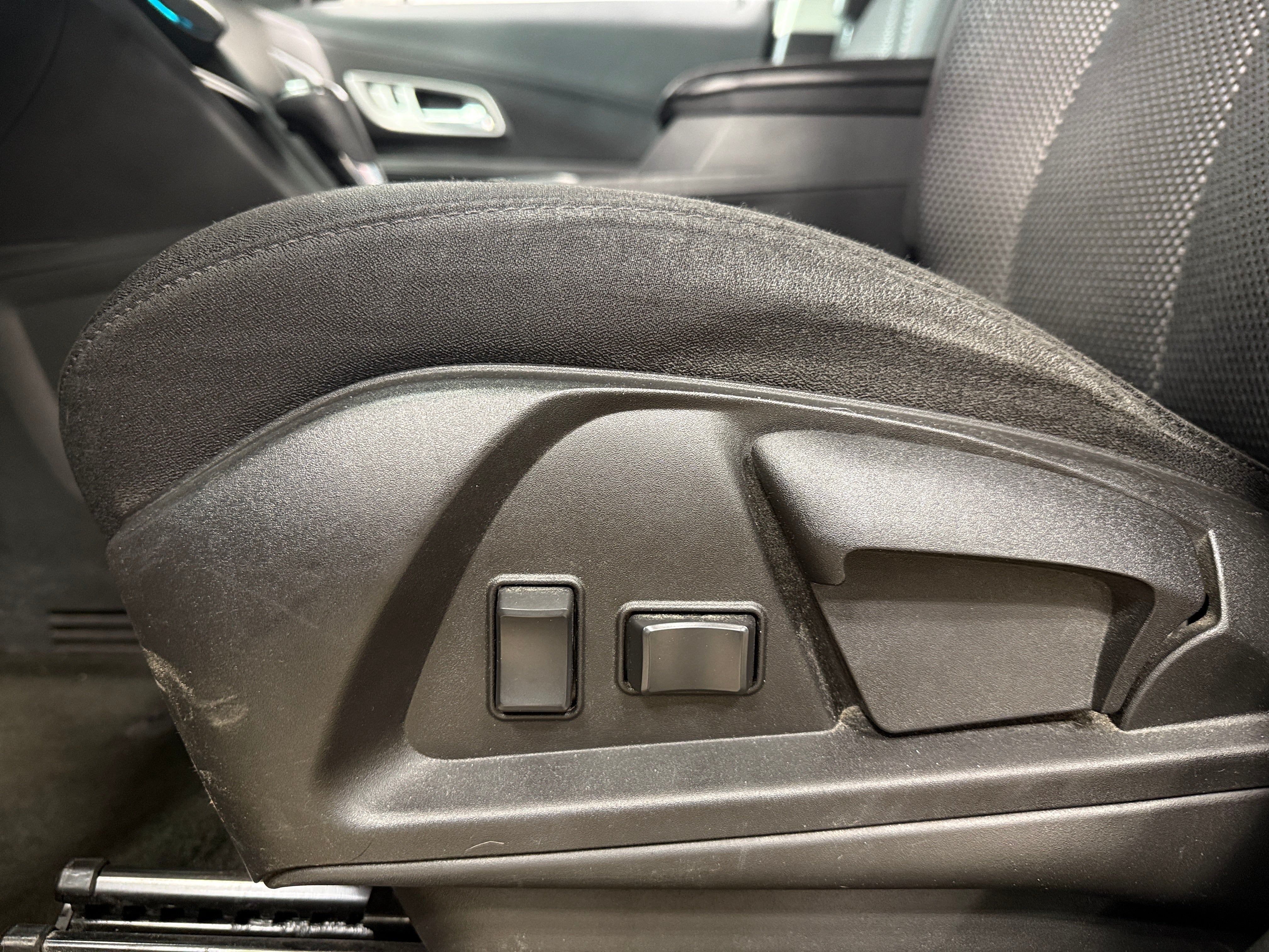 Used 2017 Chevrolet Equinox LS with VIN 2GNALBEK4H1587232 for sale in Oak Creek, WI