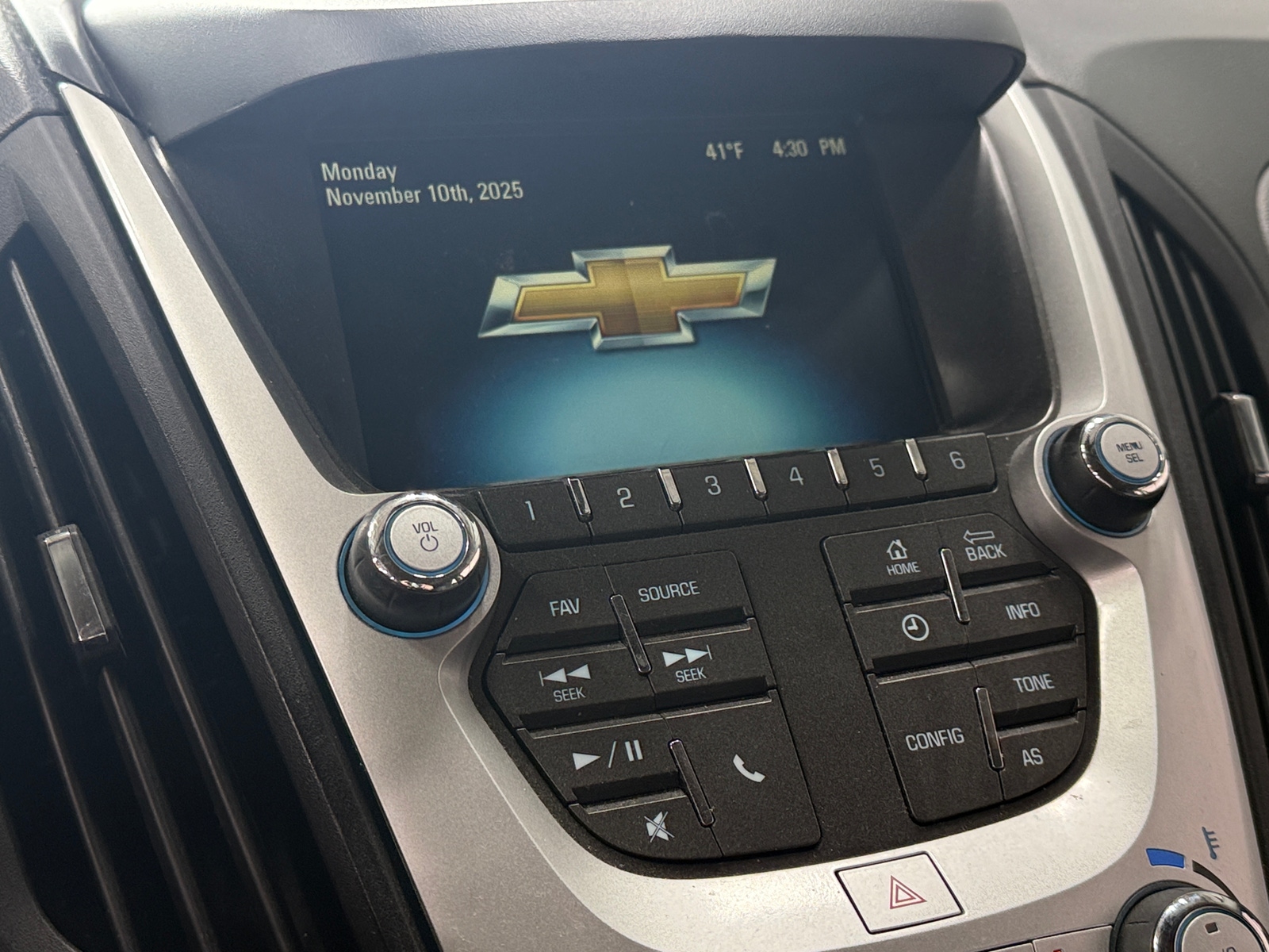 Thumbnail: 2017 Chevrolet Equinox - 4