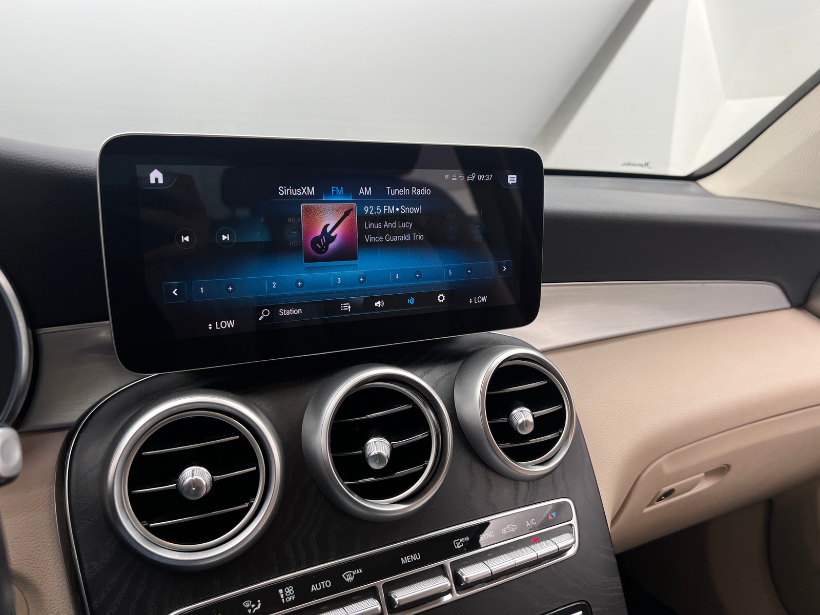 Thumbnail: 2022 Mercedes-Benz GLC - 3