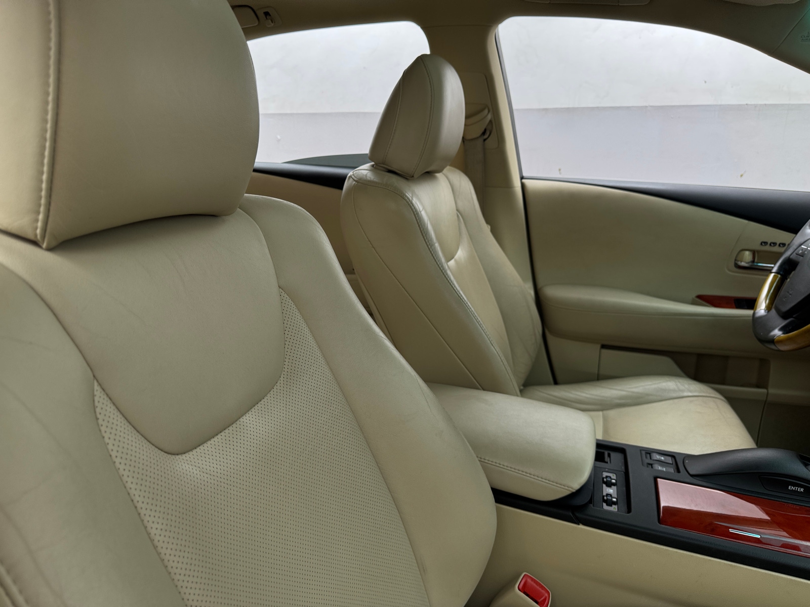 Thumbnail: 2011 Lexus RX - 2