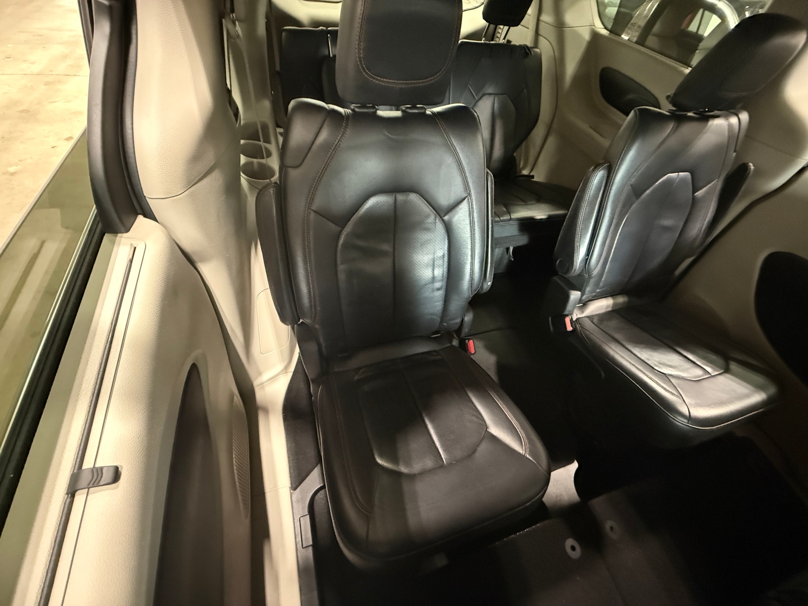 Thumbnail: 2018 Chrysler Pacifica - 5