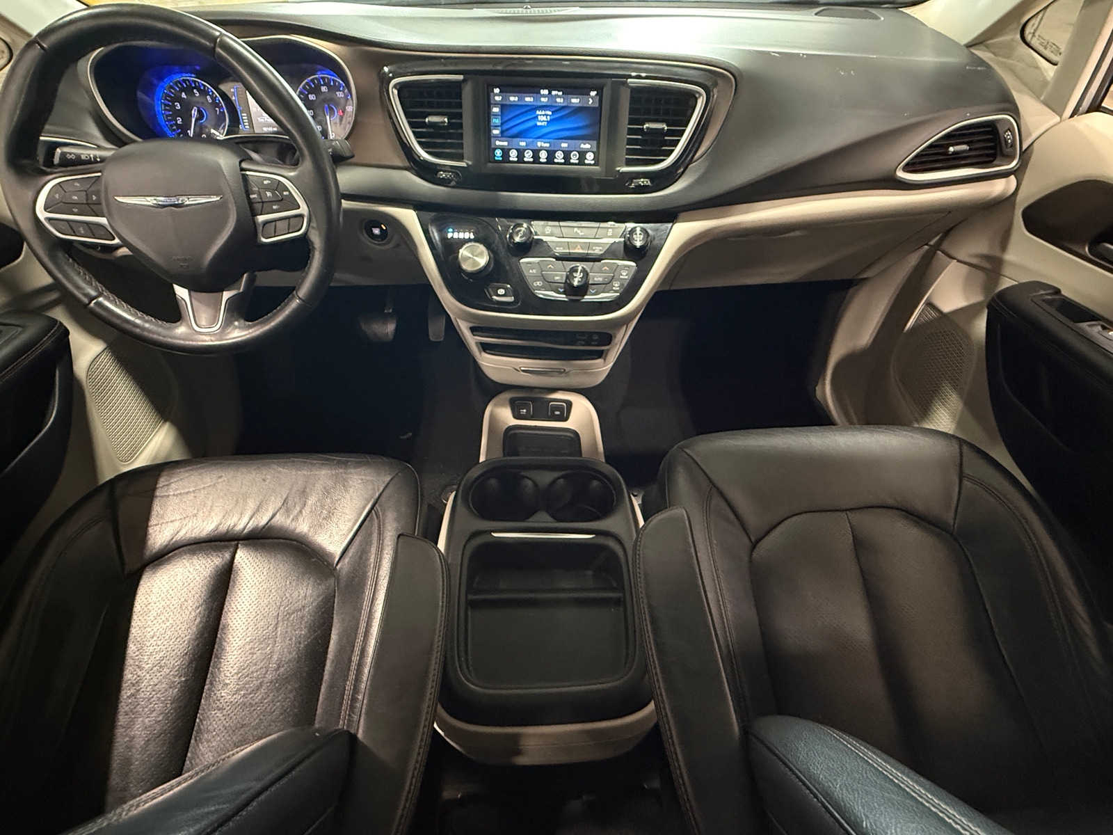 Thumbnail: 2018 Chrysler Pacifica - 2