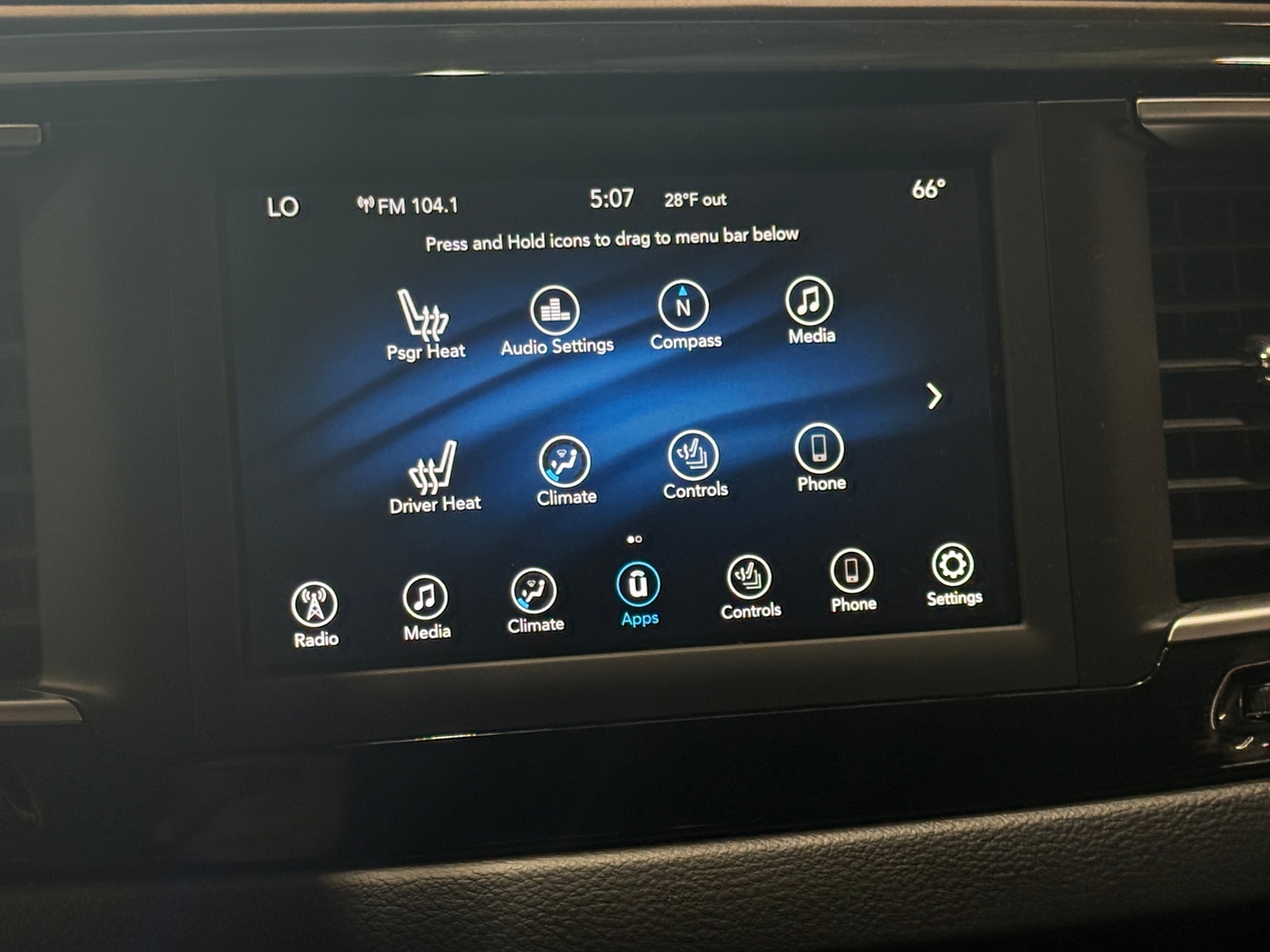 Thumbnail: 2018 Chrysler Pacifica - 3