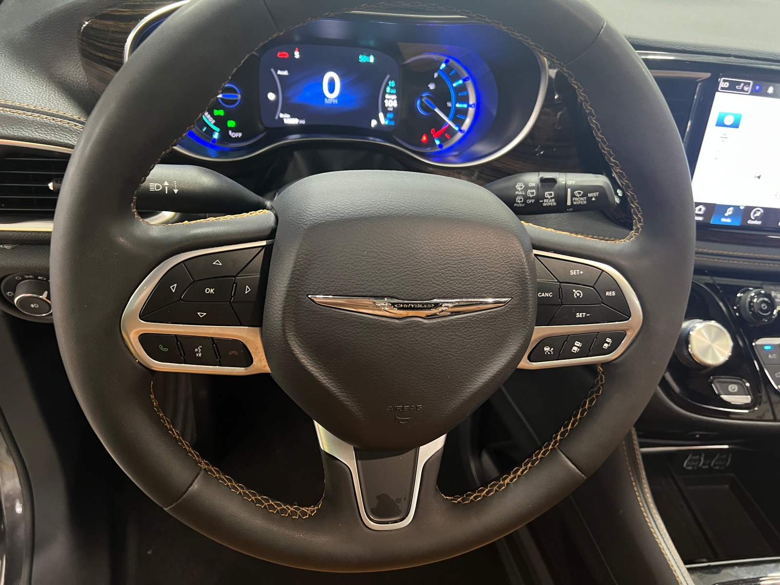 Thumbnail: 2023 Chrysler Pacifica - 4