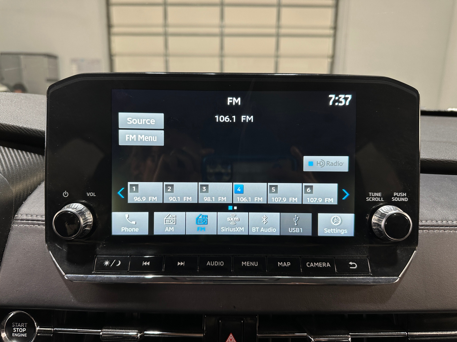 Thumbnail: 2023 Mitsubishi Outlander - 3