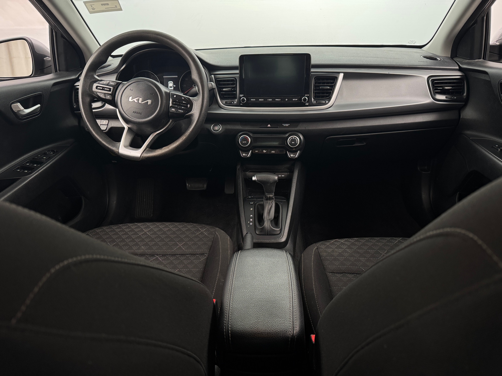 Thumbnail: 2023 Kia Rio - 3