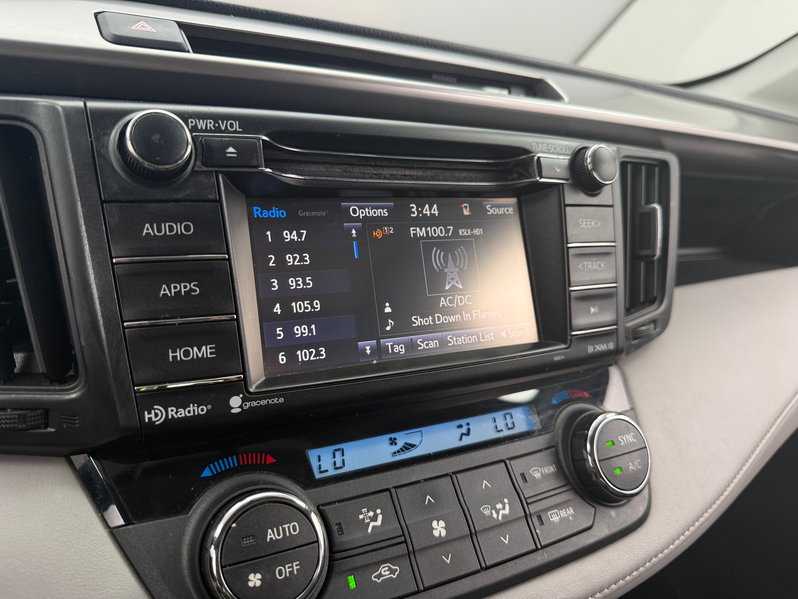 Thumbnail: 2016 Toyota RAV4 - 4