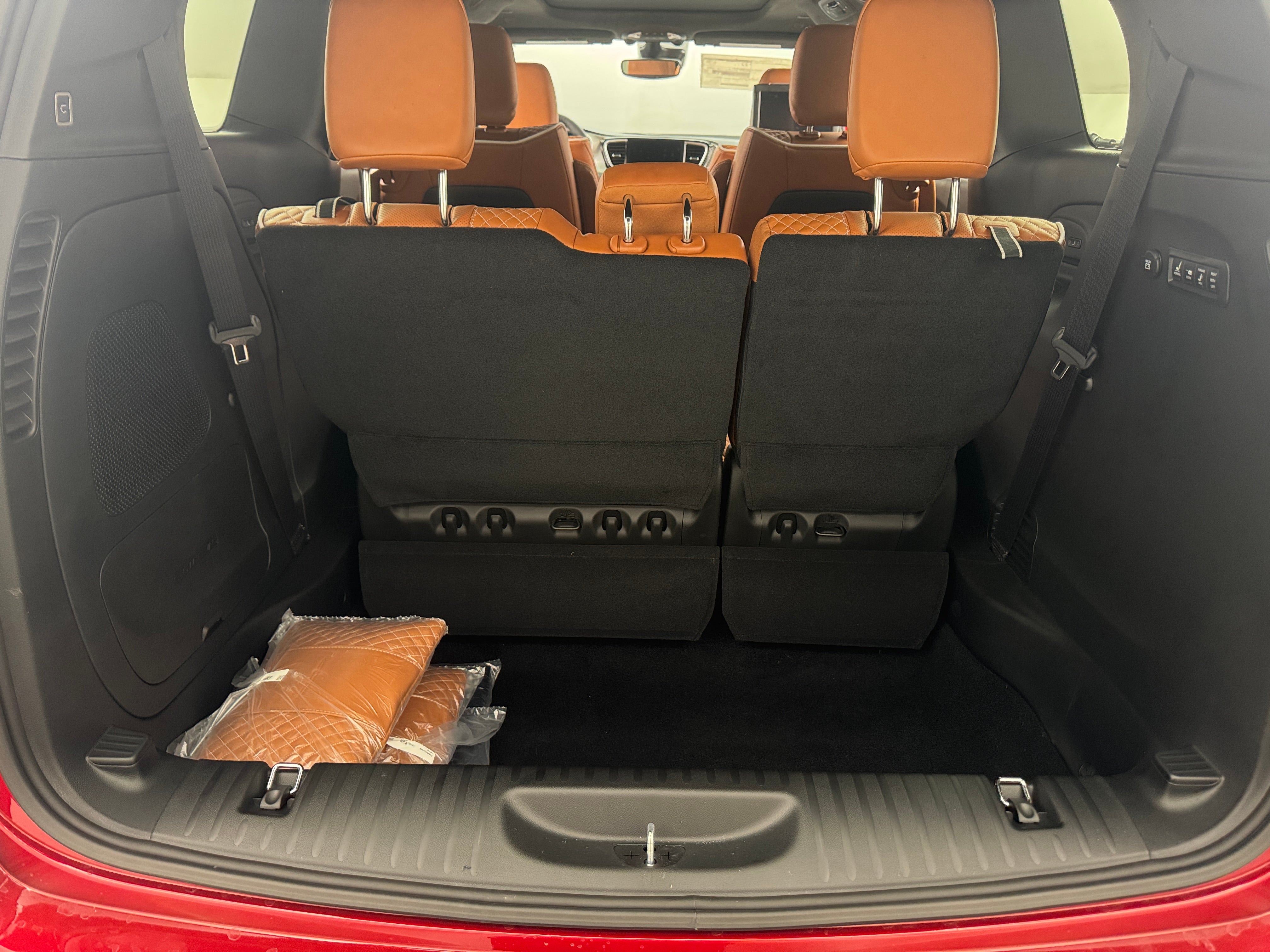 2026 Chrysler Pacifica Pinnacle - Photo 2