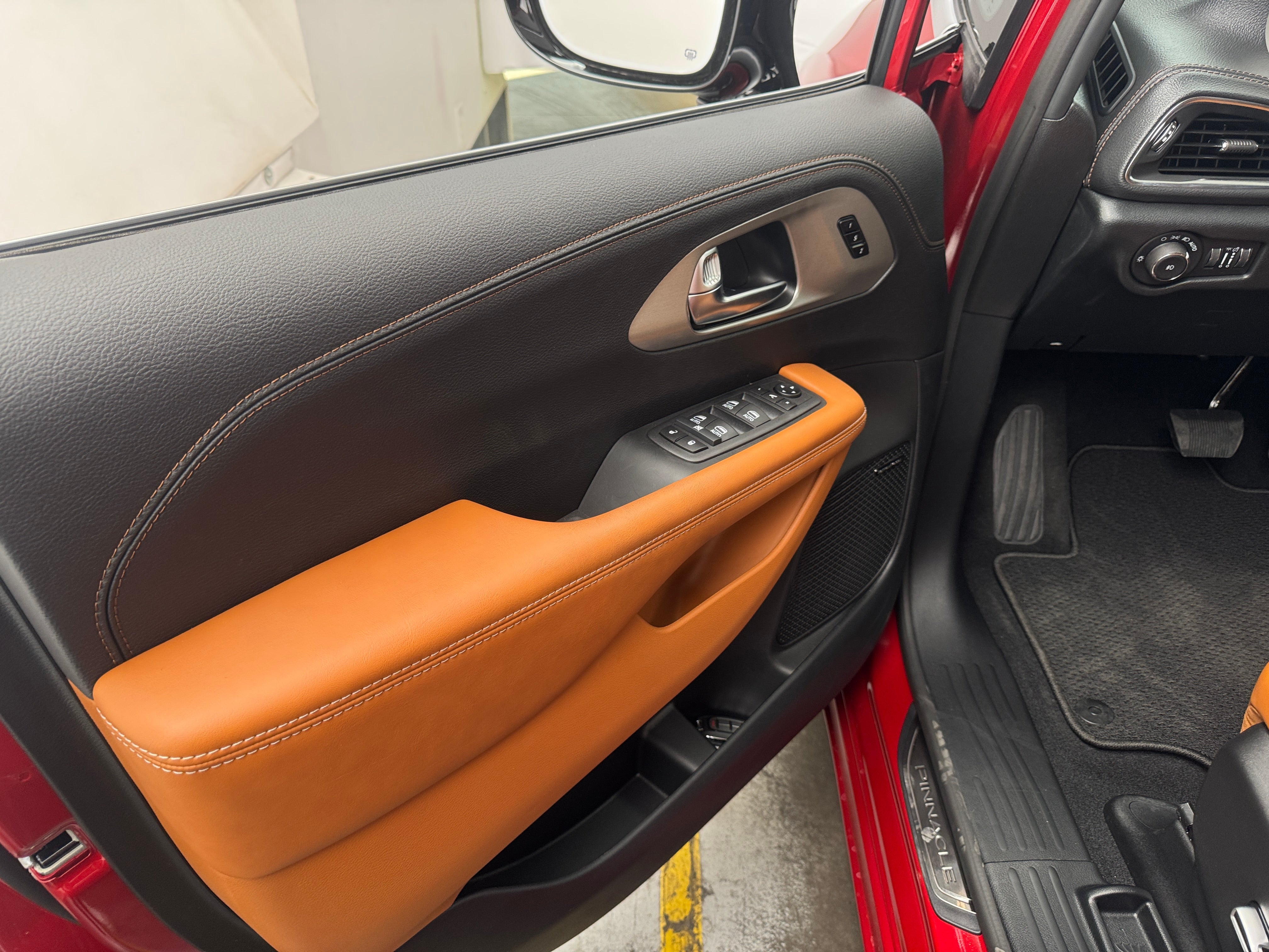 2026 Chrysler Pacifica Pinnacle - Photo 10
