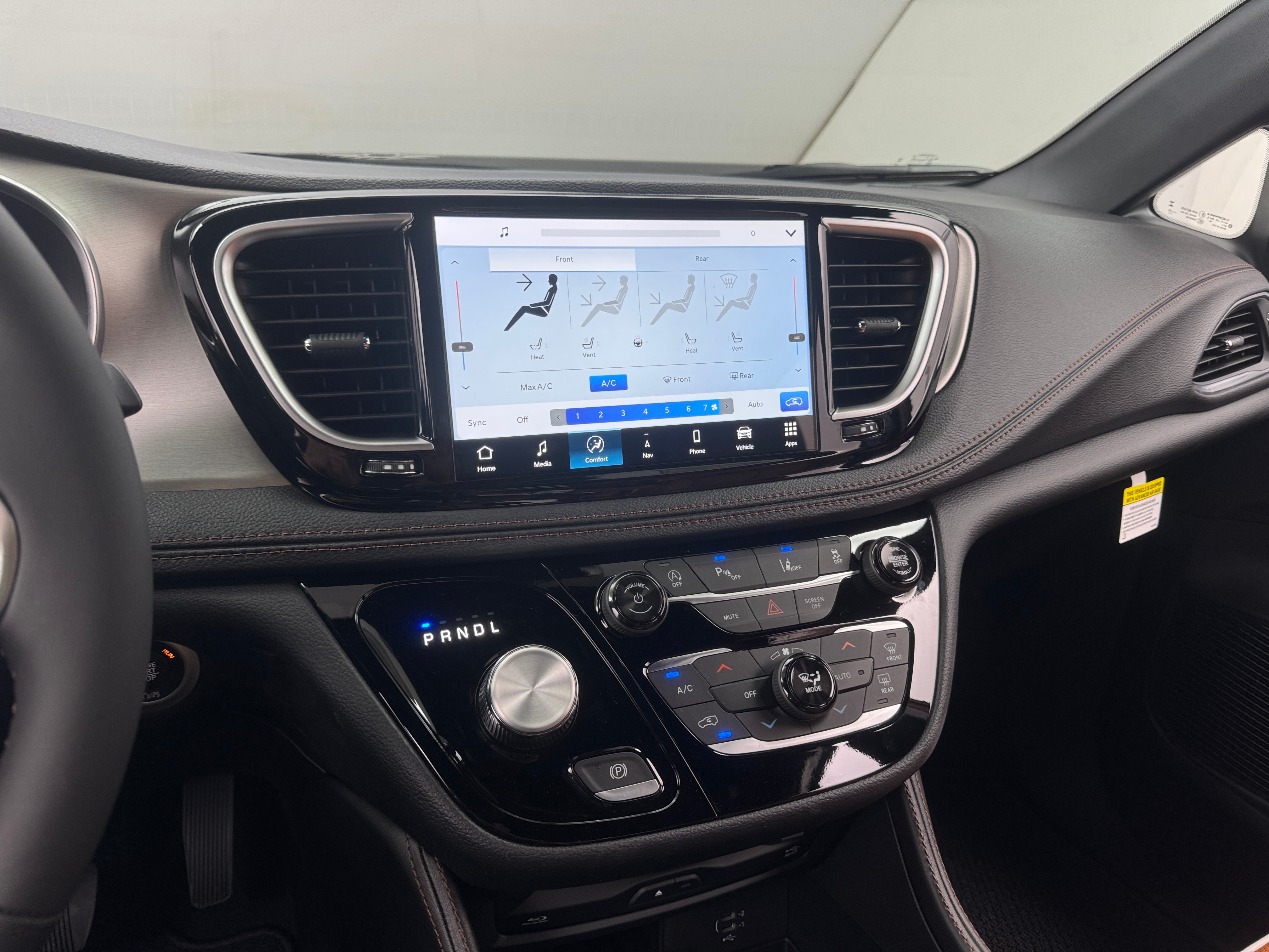 2026 Chrysler Pacifica Pinnacle - Photo 18