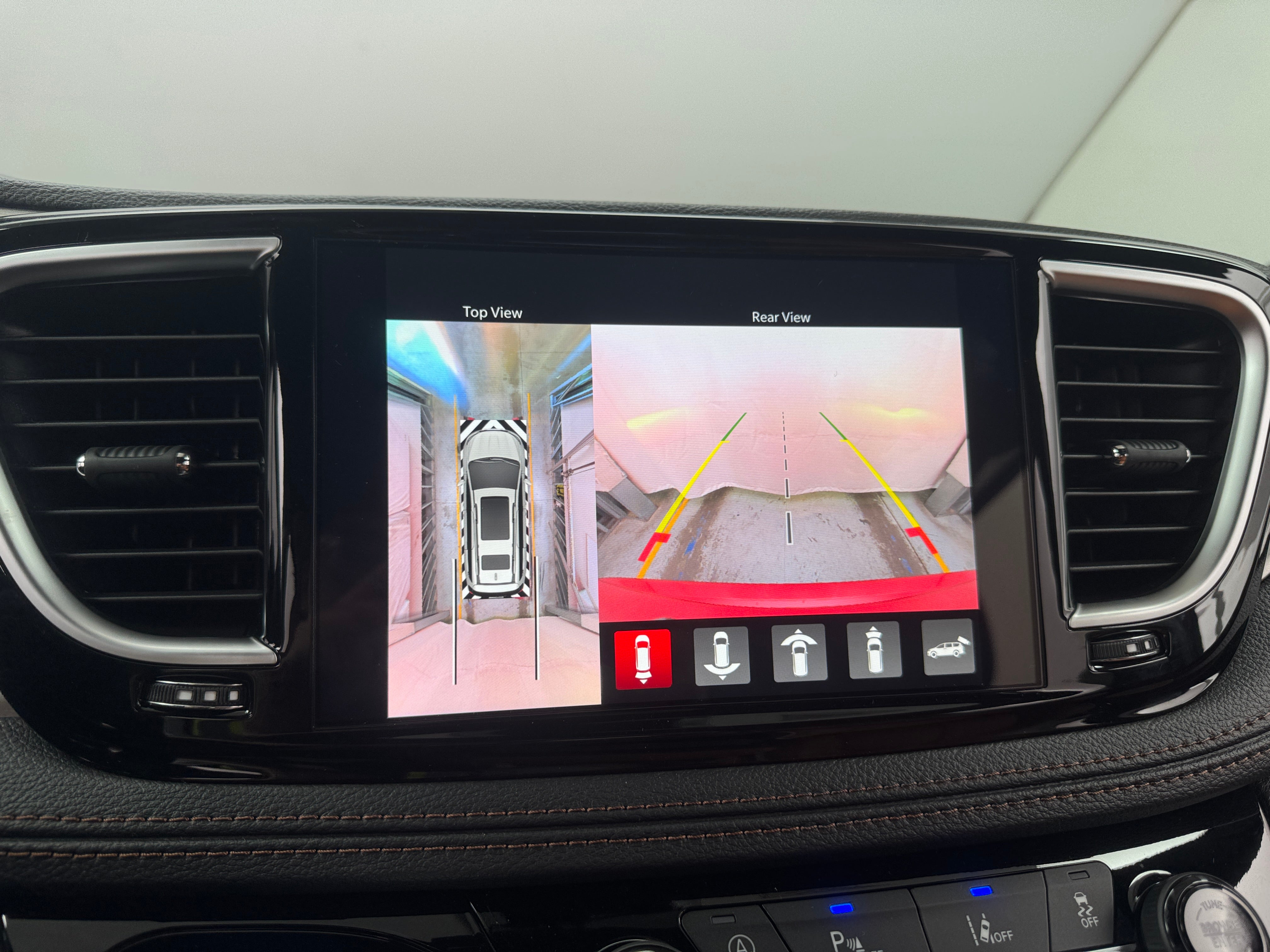 2026 Chrysler Pacifica Pinnacle - Photo 17