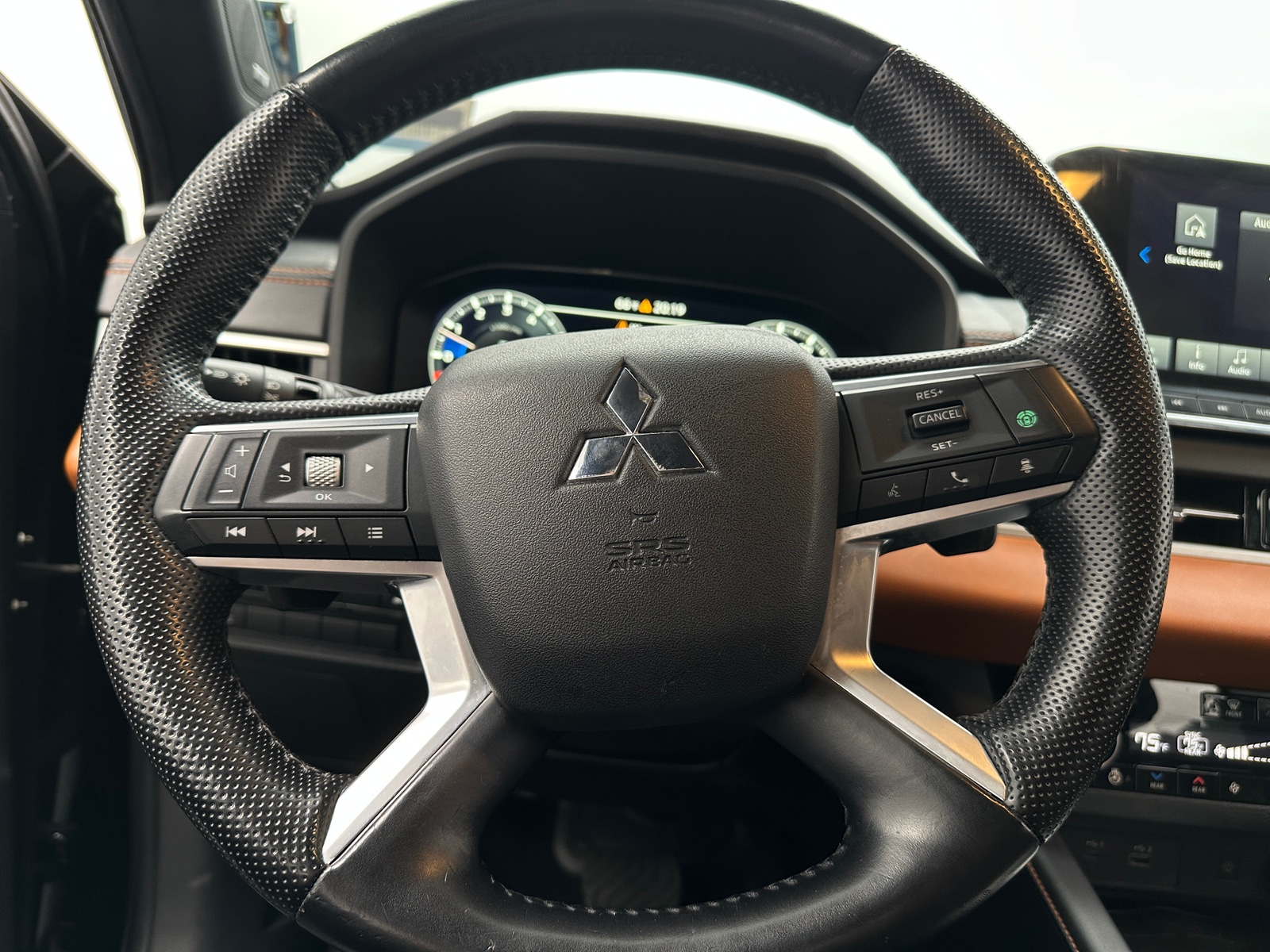 Thumbnail: 2022 Mitsubishi Outlander - 4