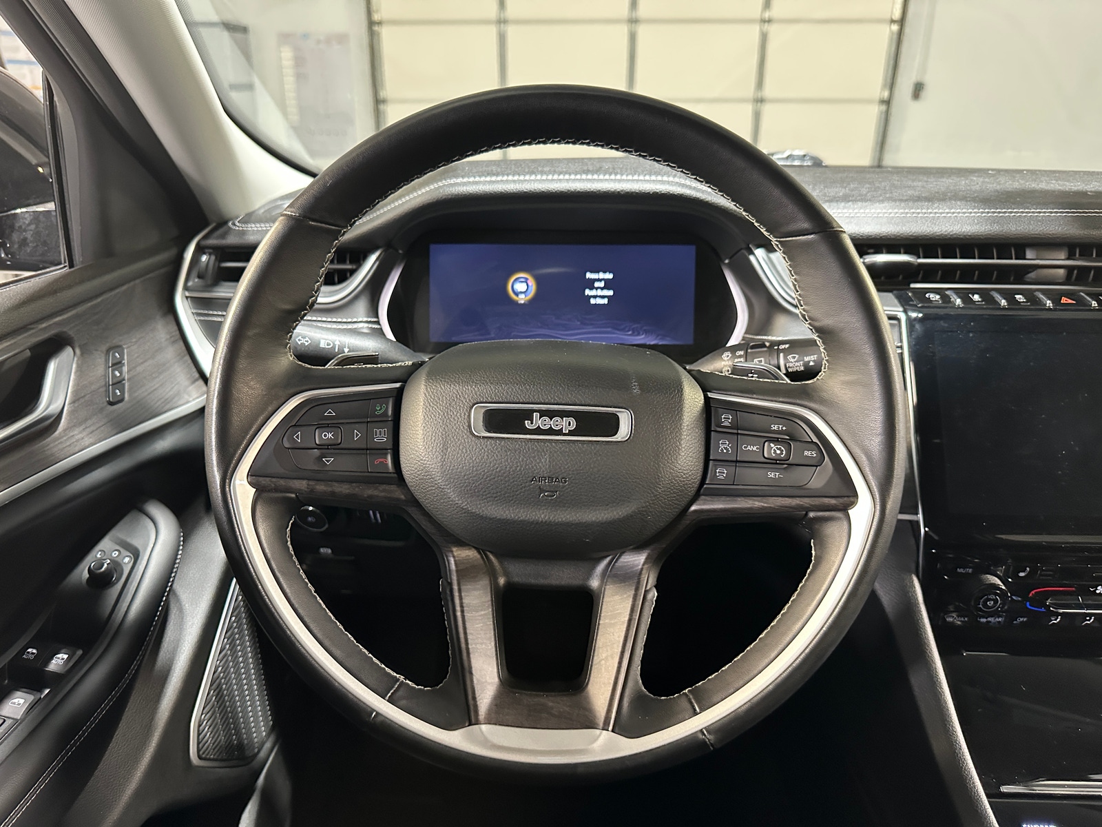 Thumbnail: 2022 Jeep Grand Cherokee L - 4