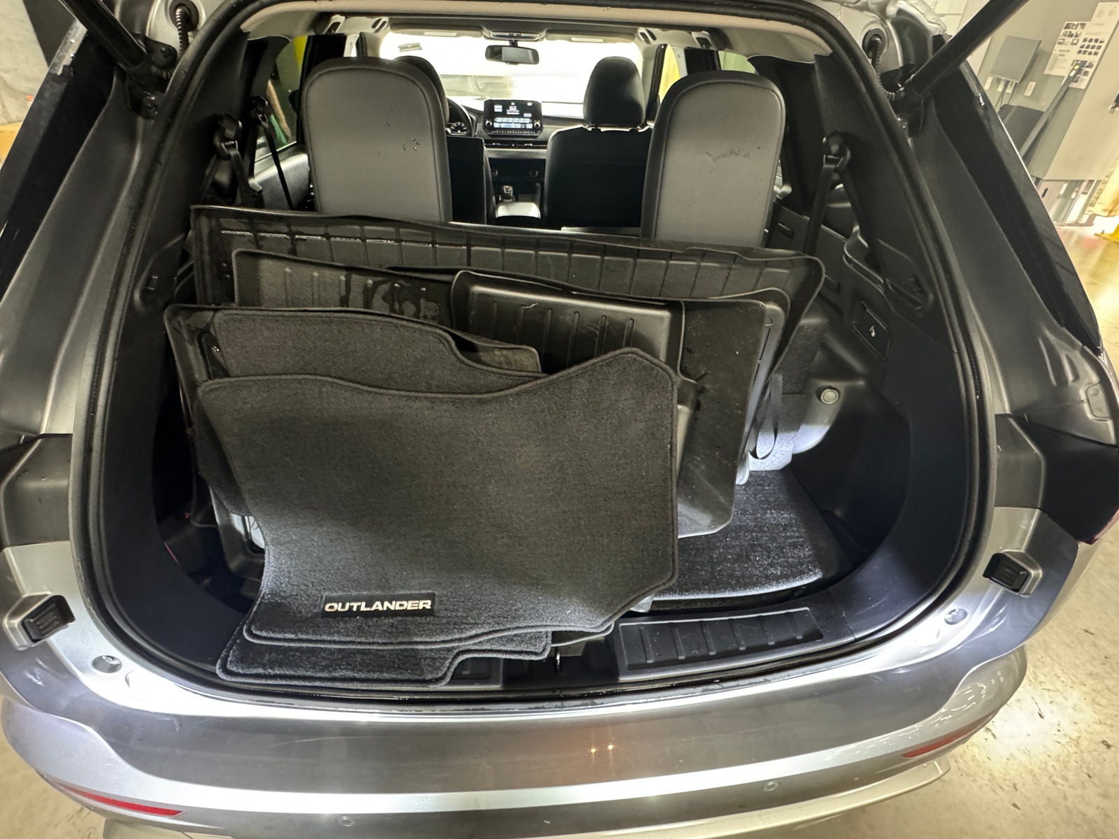 Thumbnail: 2022 Mitsubishi Outlander - 6