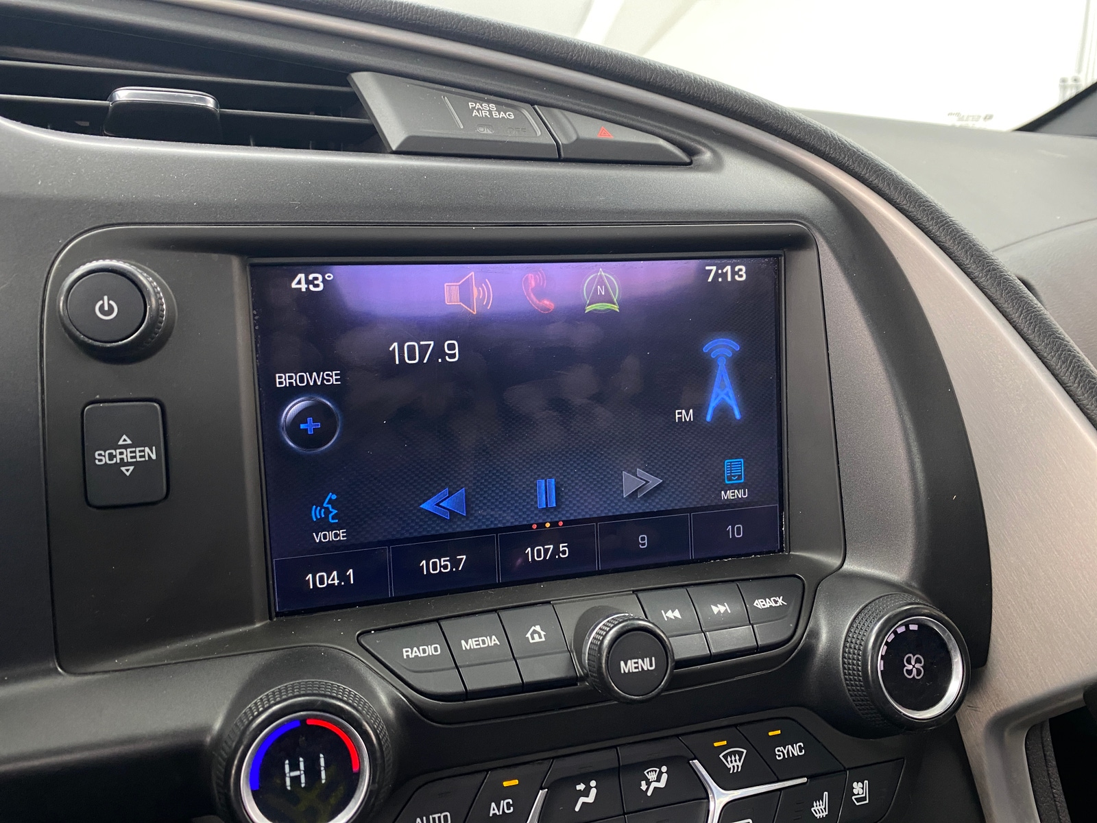 Thumbnail: 2014 Chevrolet Corvette - 3