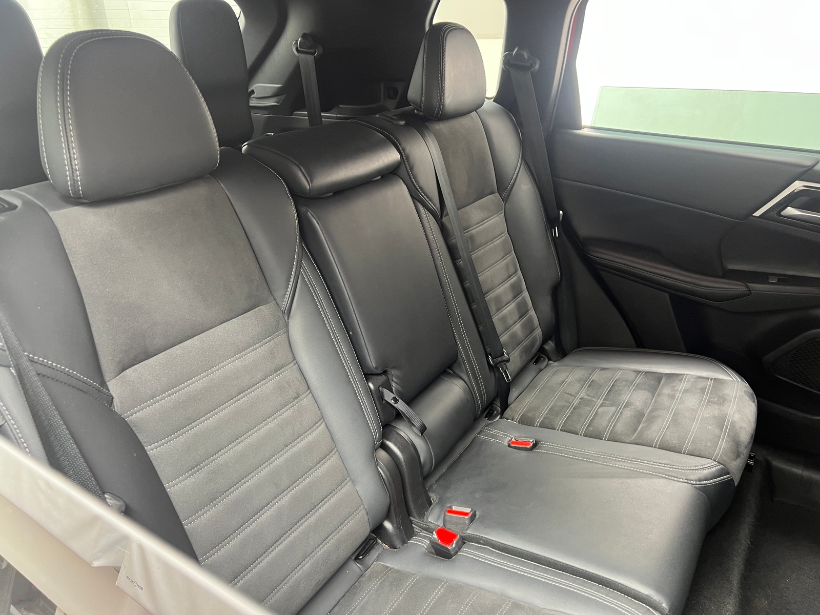 Thumbnail: 2023 Mitsubishi Outlander - 6