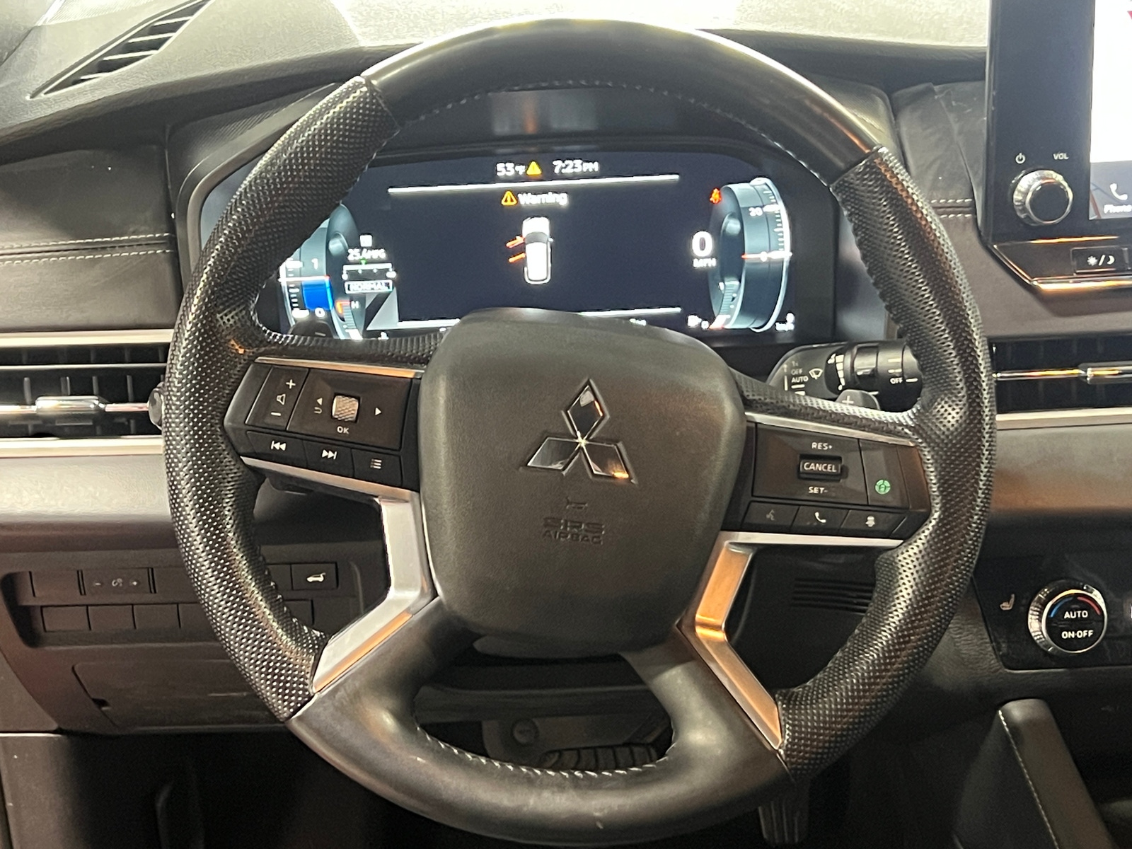 Thumbnail: 2023 Mitsubishi Outlander - 5