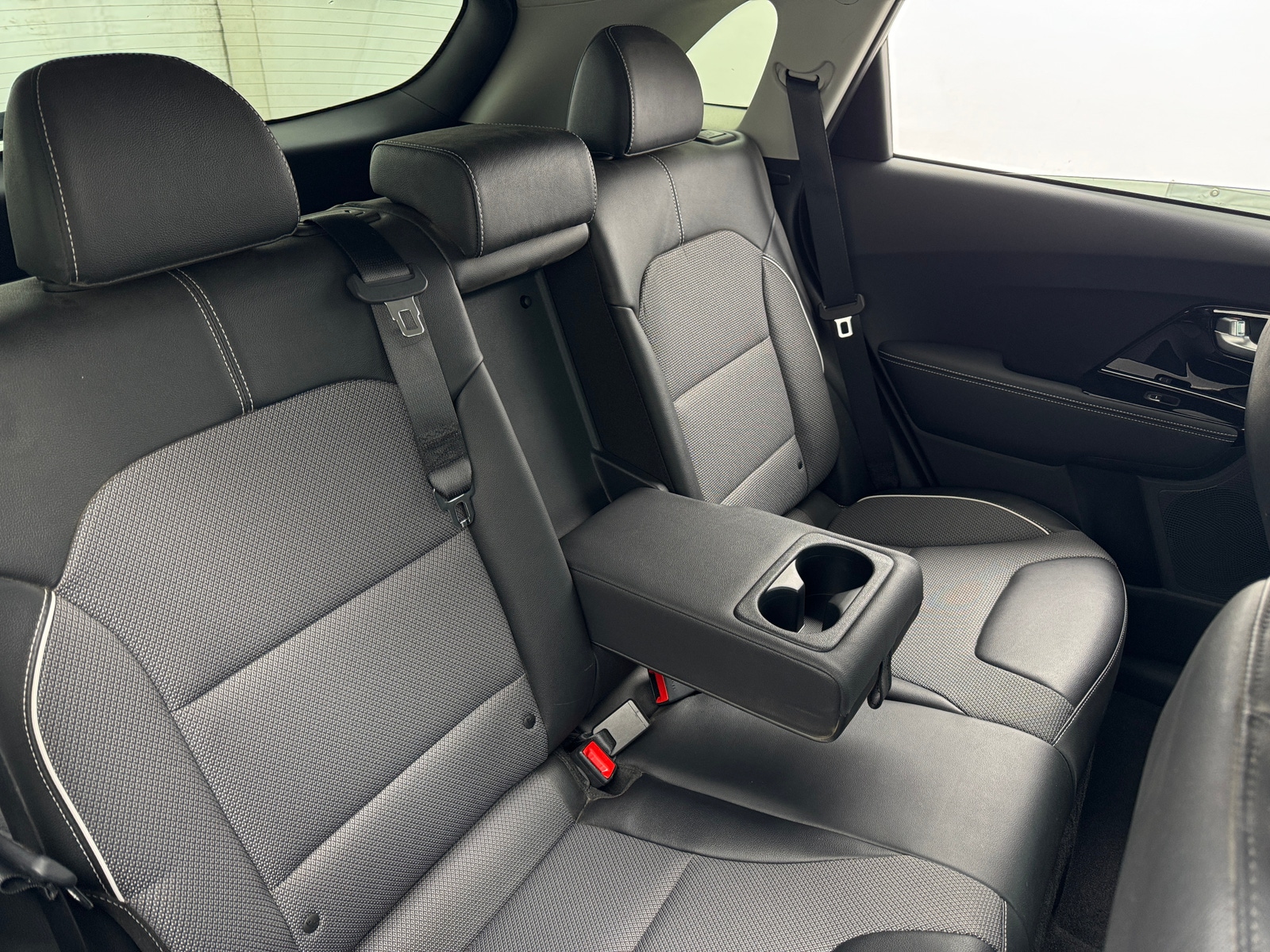 Thumbnail: 2022 Kia Niro - 5