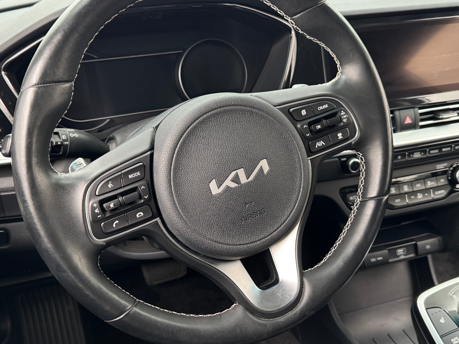 Thumbnail: 2022 Kia Niro - 4