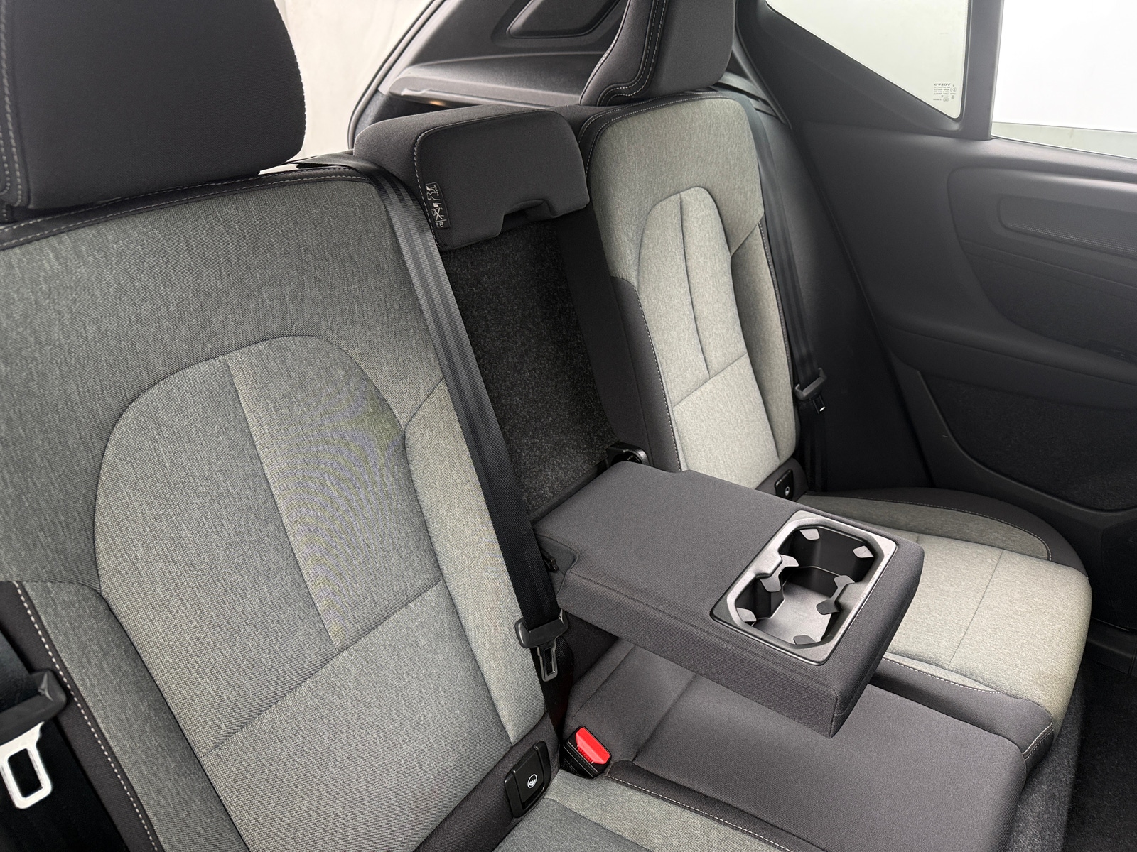 Thumbnail: 2024 Volvo XC40 - 6