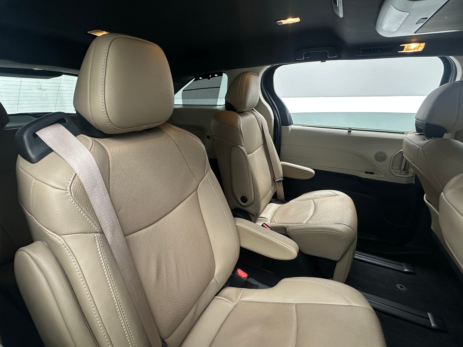 Thumbnail: 2022 Toyota Sienna - 5