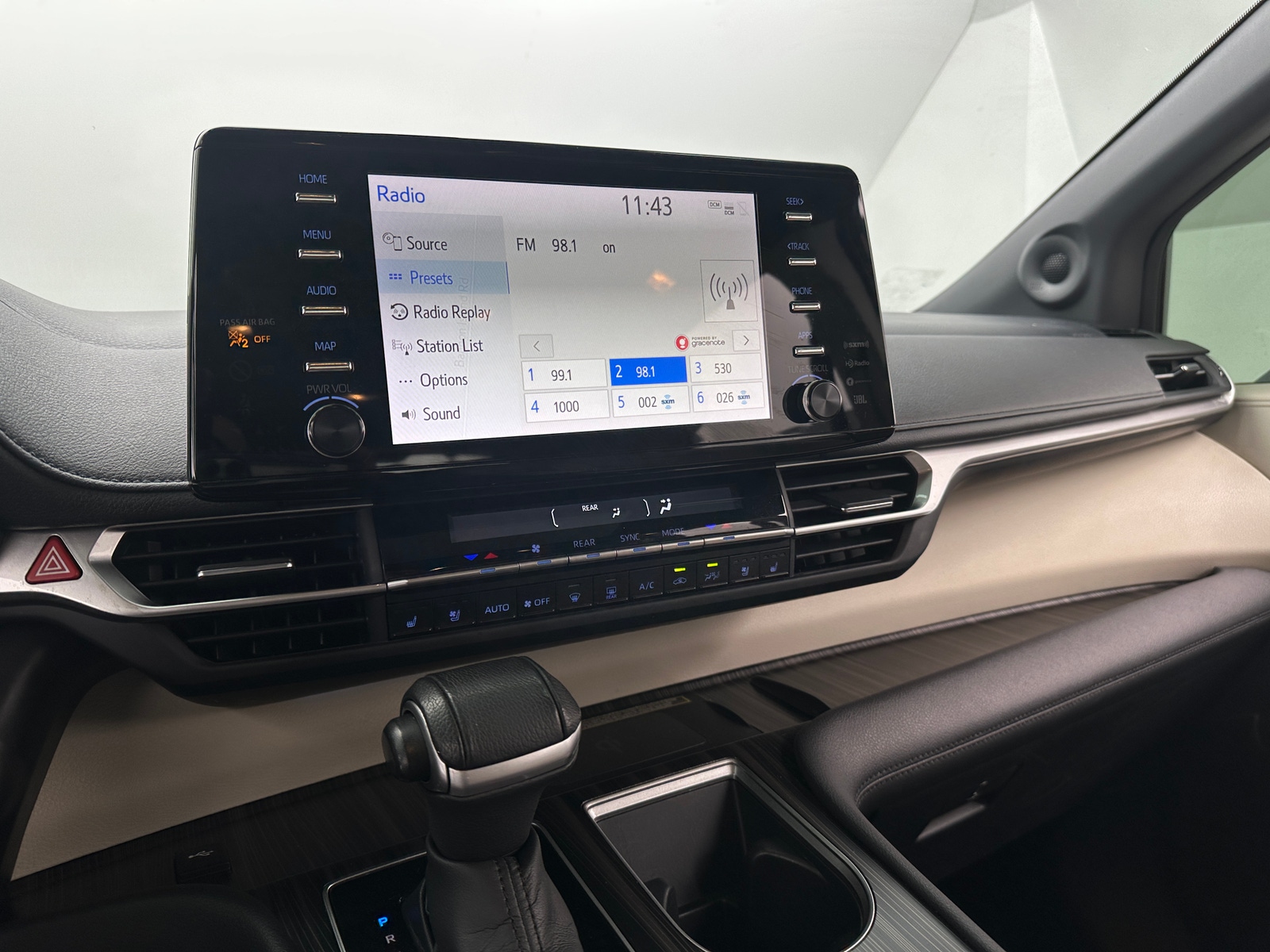 Thumbnail: 2022 Toyota Sienna - 3