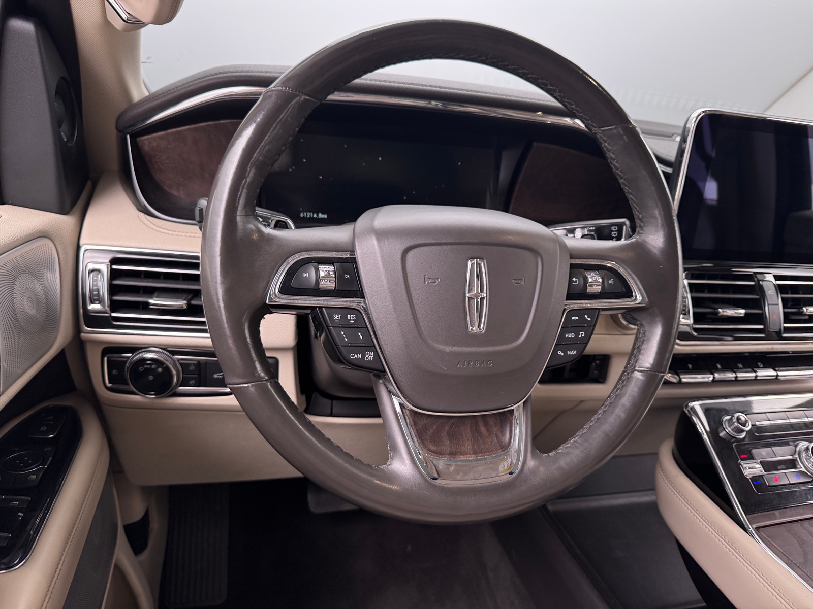 Thumbnail: 2019 Lincoln Navigator L - 4