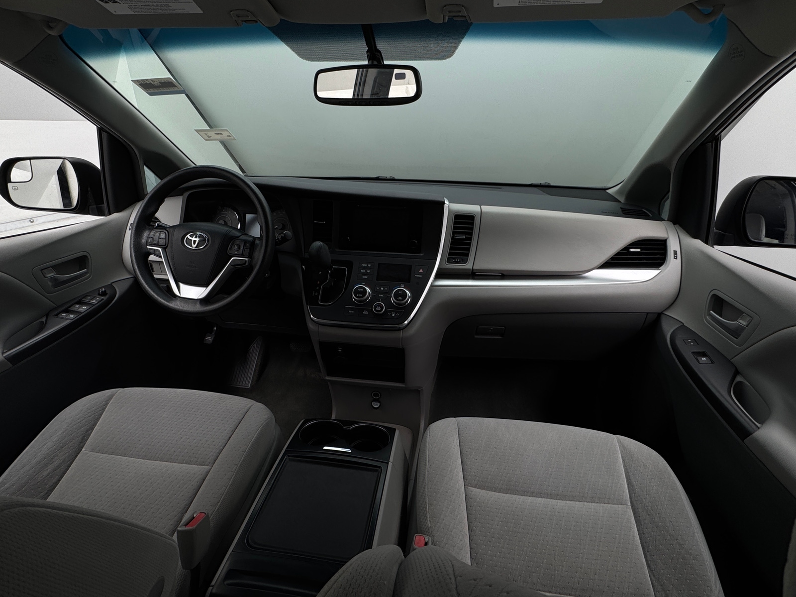 Thumbnail: 2015 Toyota Sienna - 3