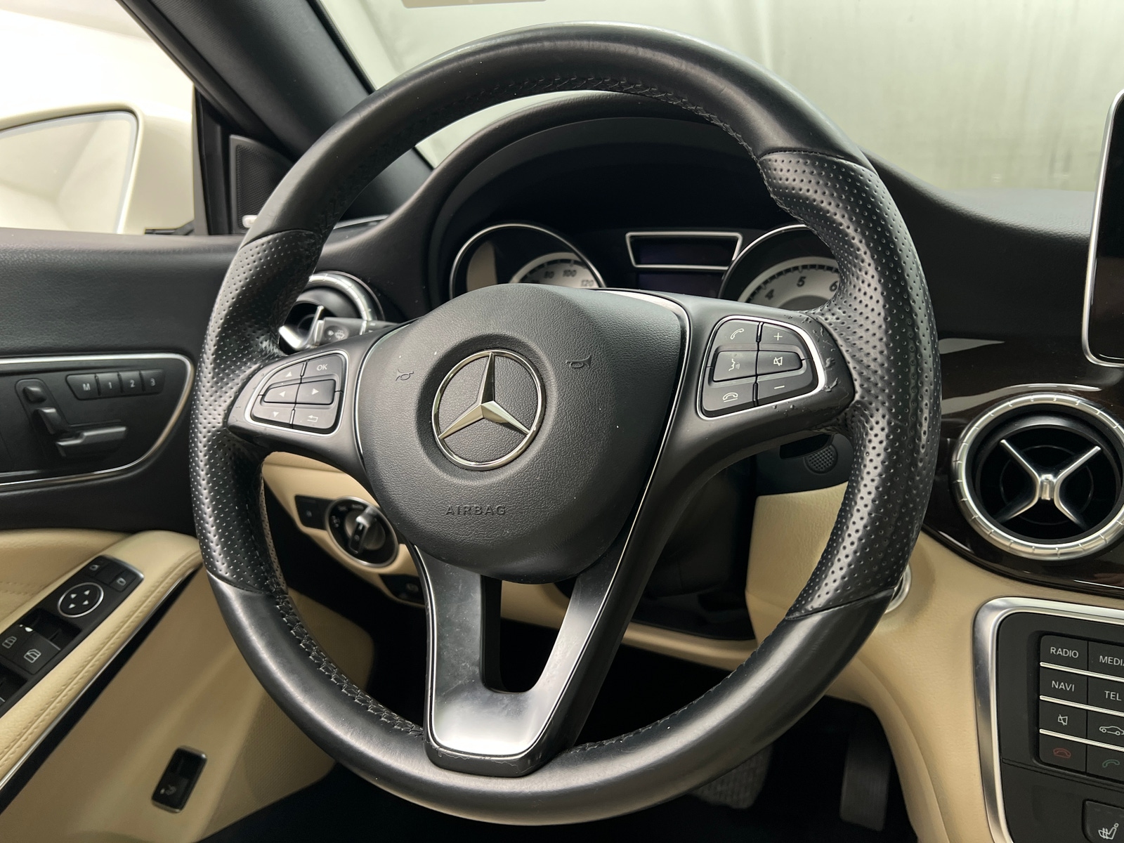 Thumbnail: 2015 Mercedes-Benz CLA - 3