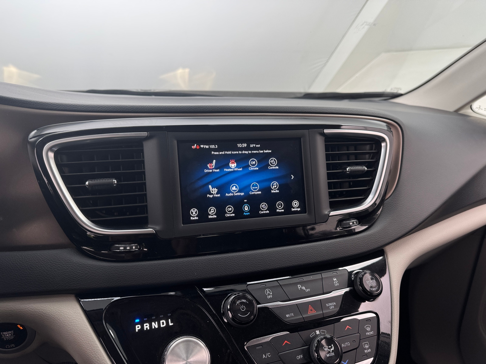 Thumbnail: 2019 Chrysler Pacifica - 3