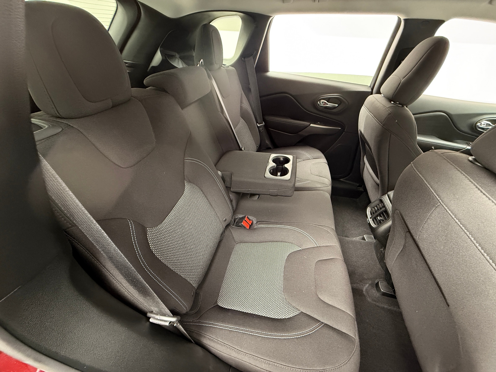 Thumbnail: 2019 Jeep Cherokee - 6