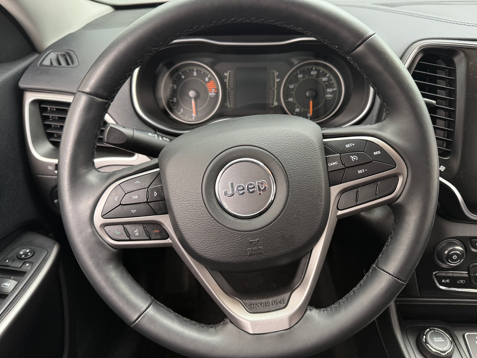 Thumbnail: 2019 Jeep Cherokee - 5