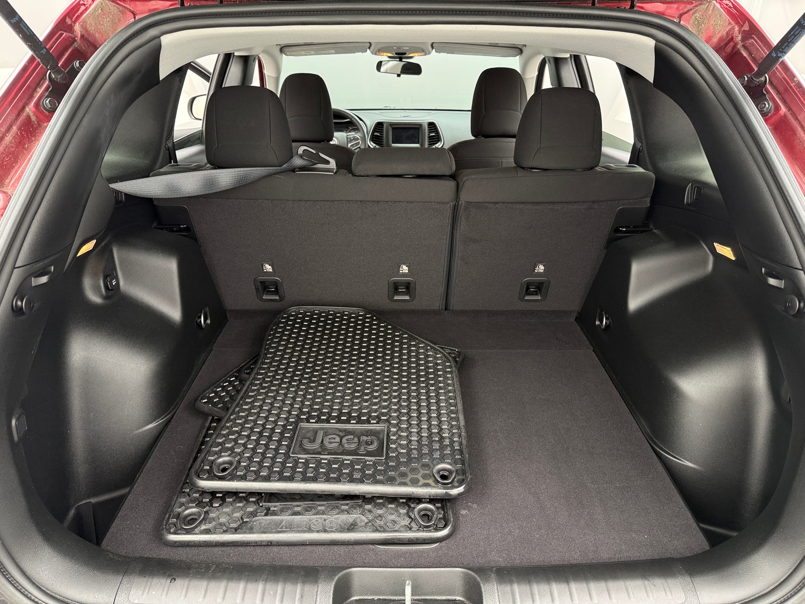 Thumbnail: 2019 Jeep Cherokee - 7