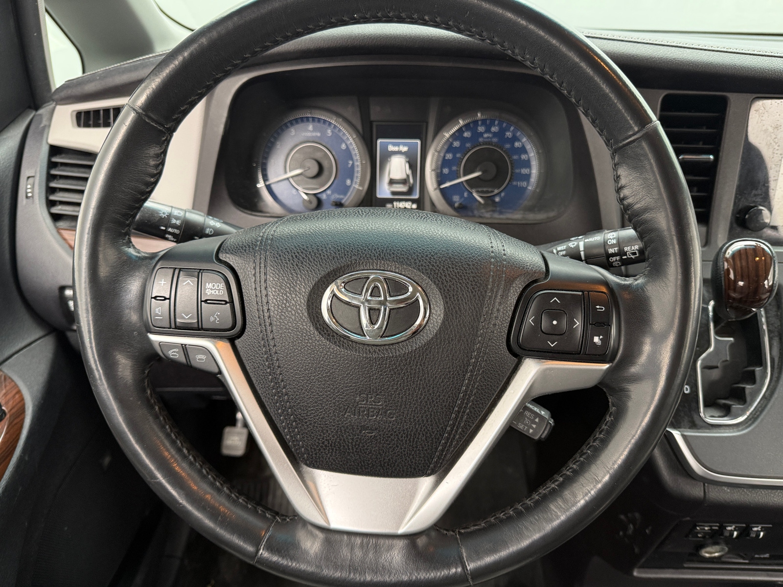 Thumbnail: 2015 Toyota Sienna - 4