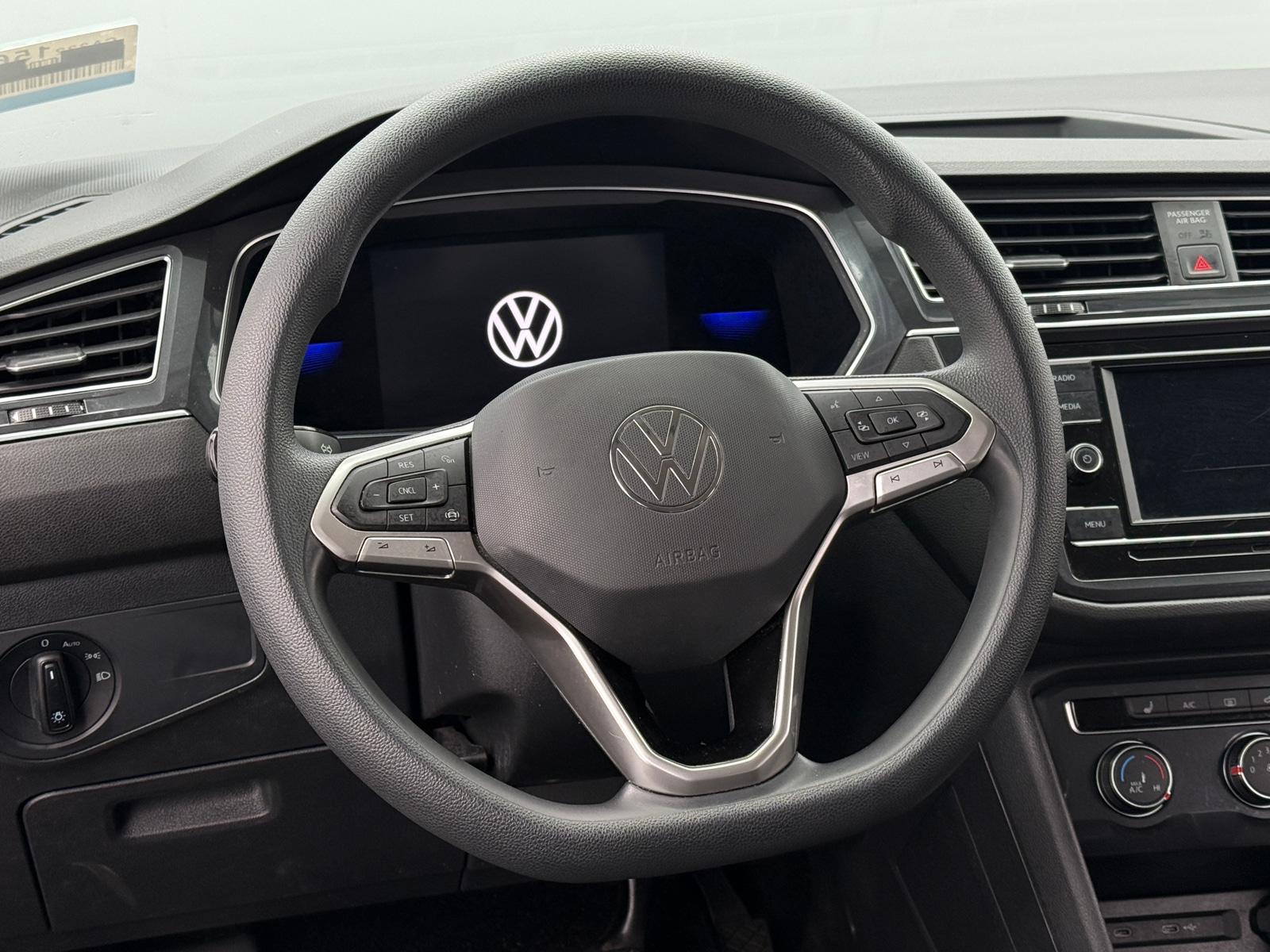 Thumbnail: 2022 Volkswagen Tiguan - 5