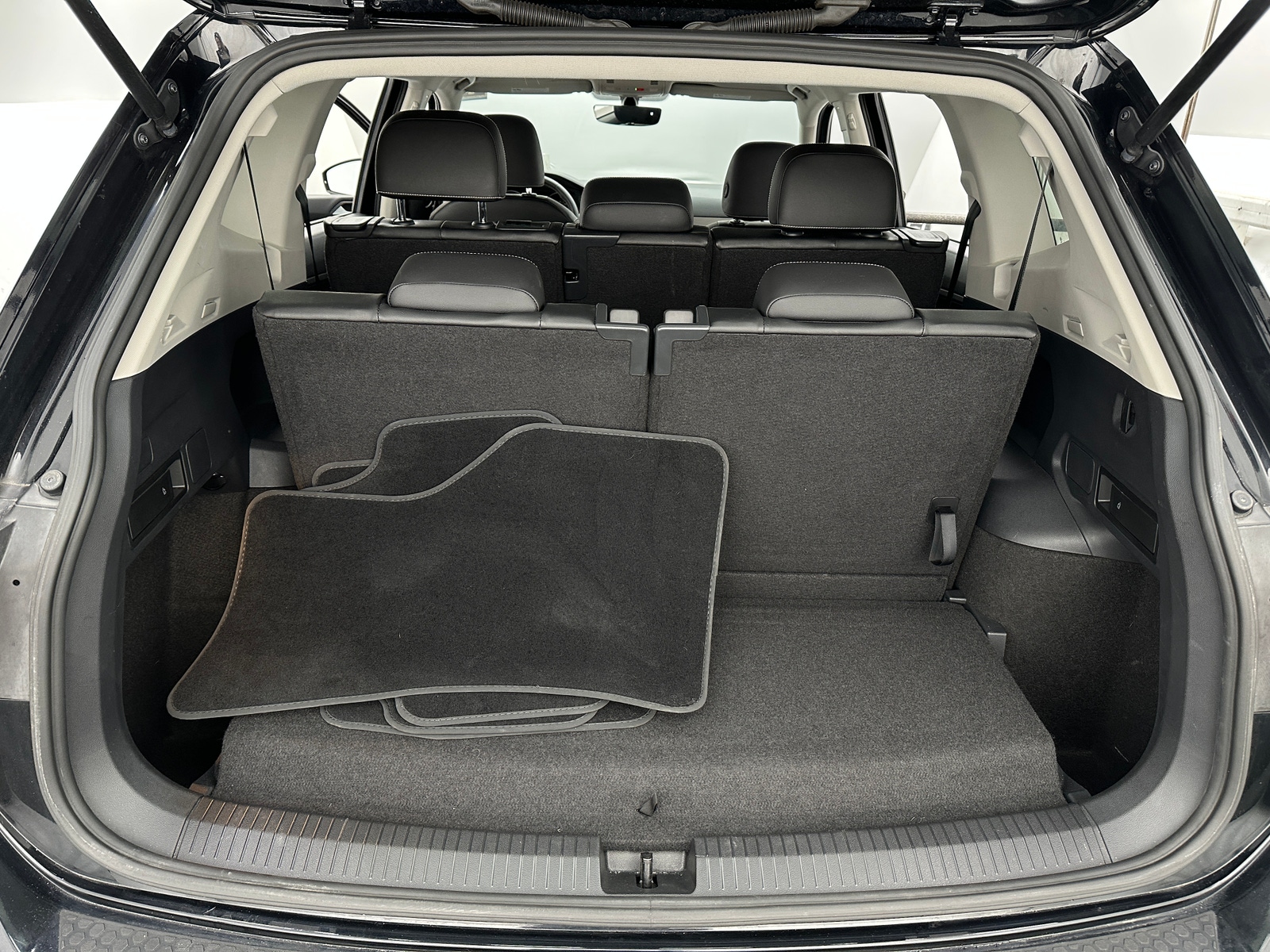 Thumbnail: 2021 Volkswagen Tiguan - 6